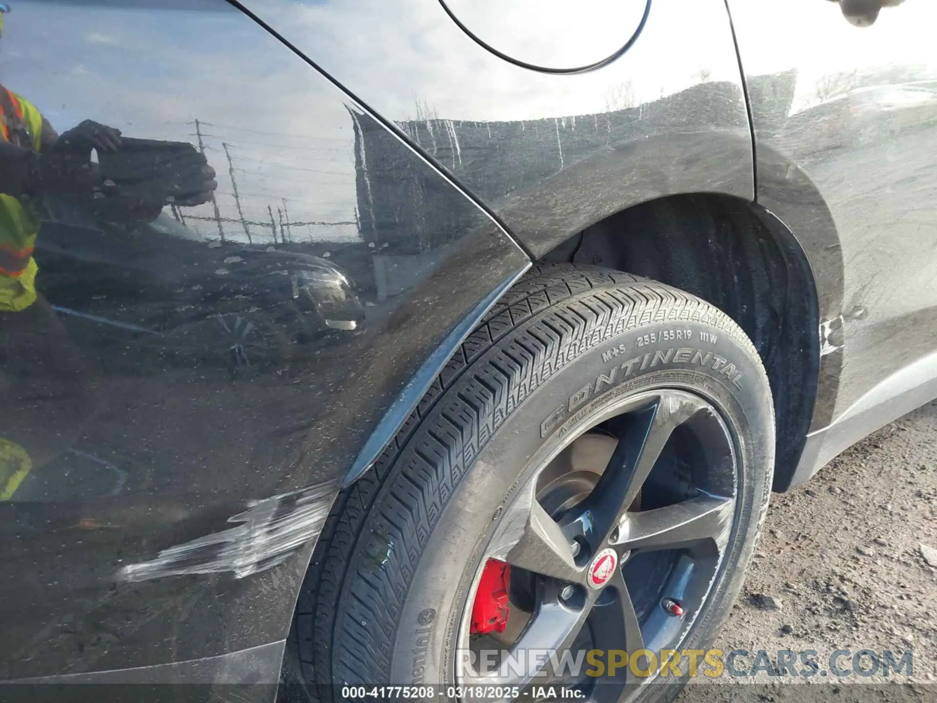 19 Photograph of a damaged car SADCJ2FX1LA648654 JAGUAR F-PACE 2020