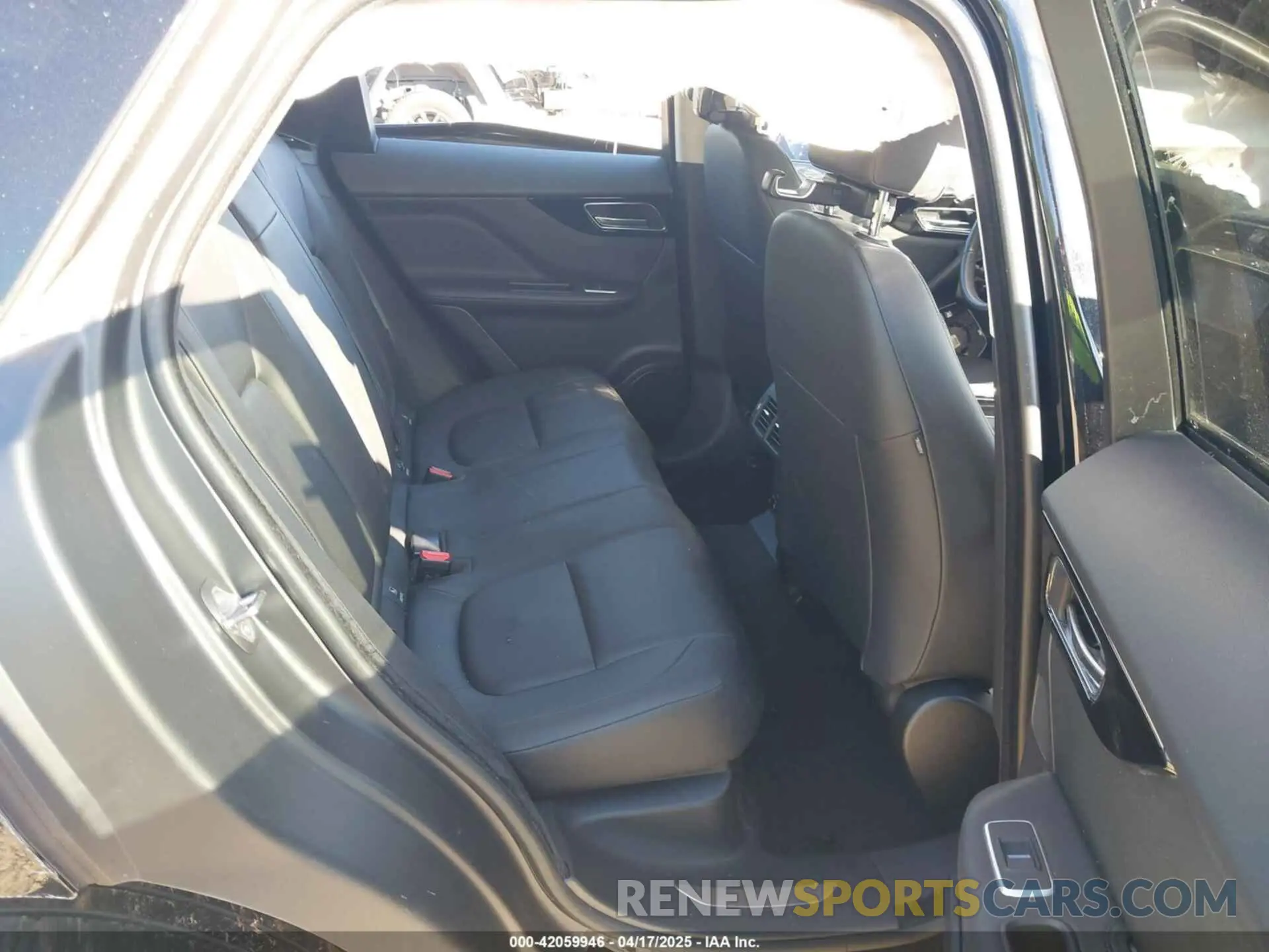 8 Photograph of a damaged car SADCJ2FX3LA643987 JAGUAR F-PACE 2020