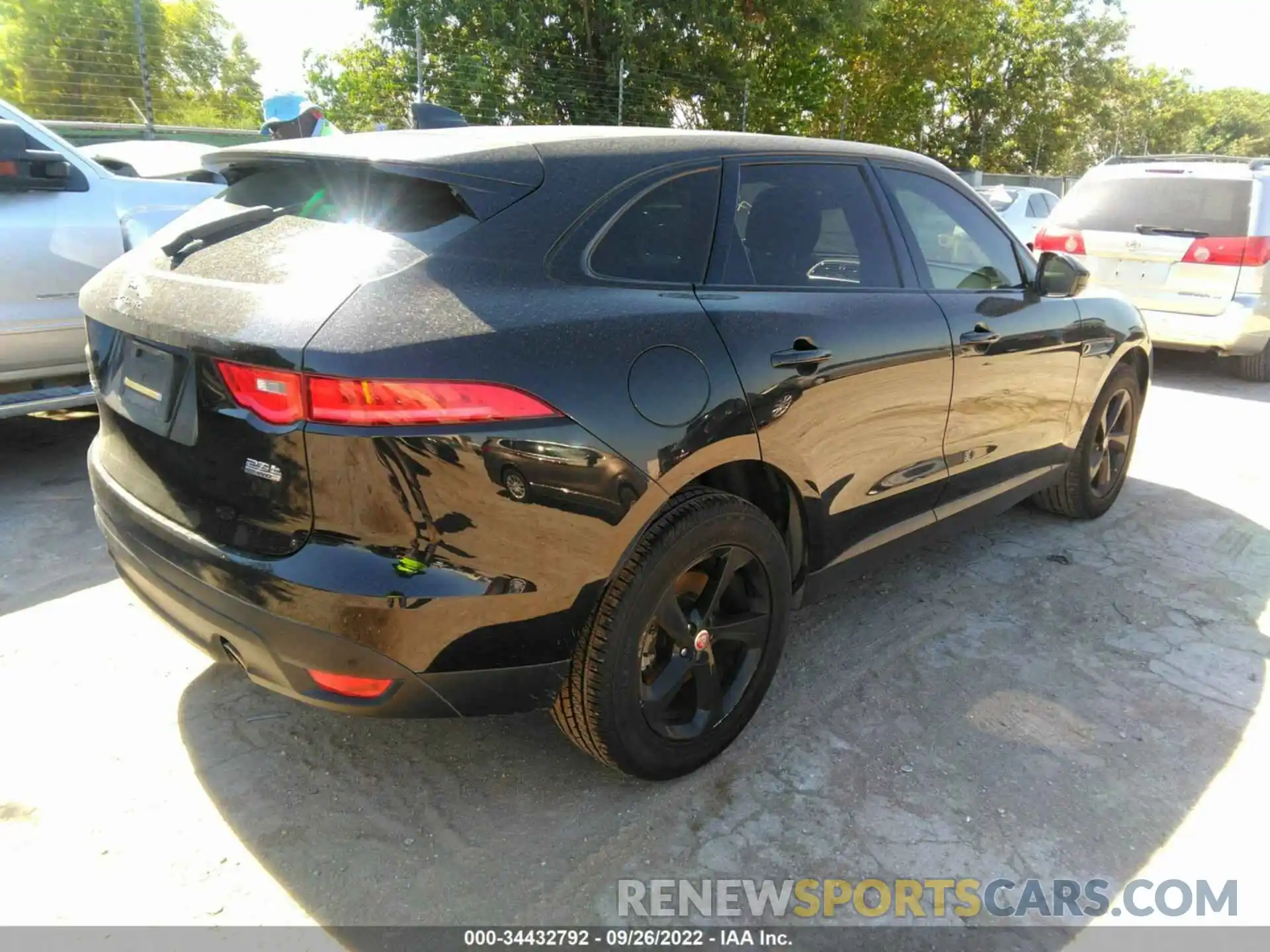 4 Photograph of a damaged car SADCJ2FX6LA657544 JAGUAR F-PACE 2020