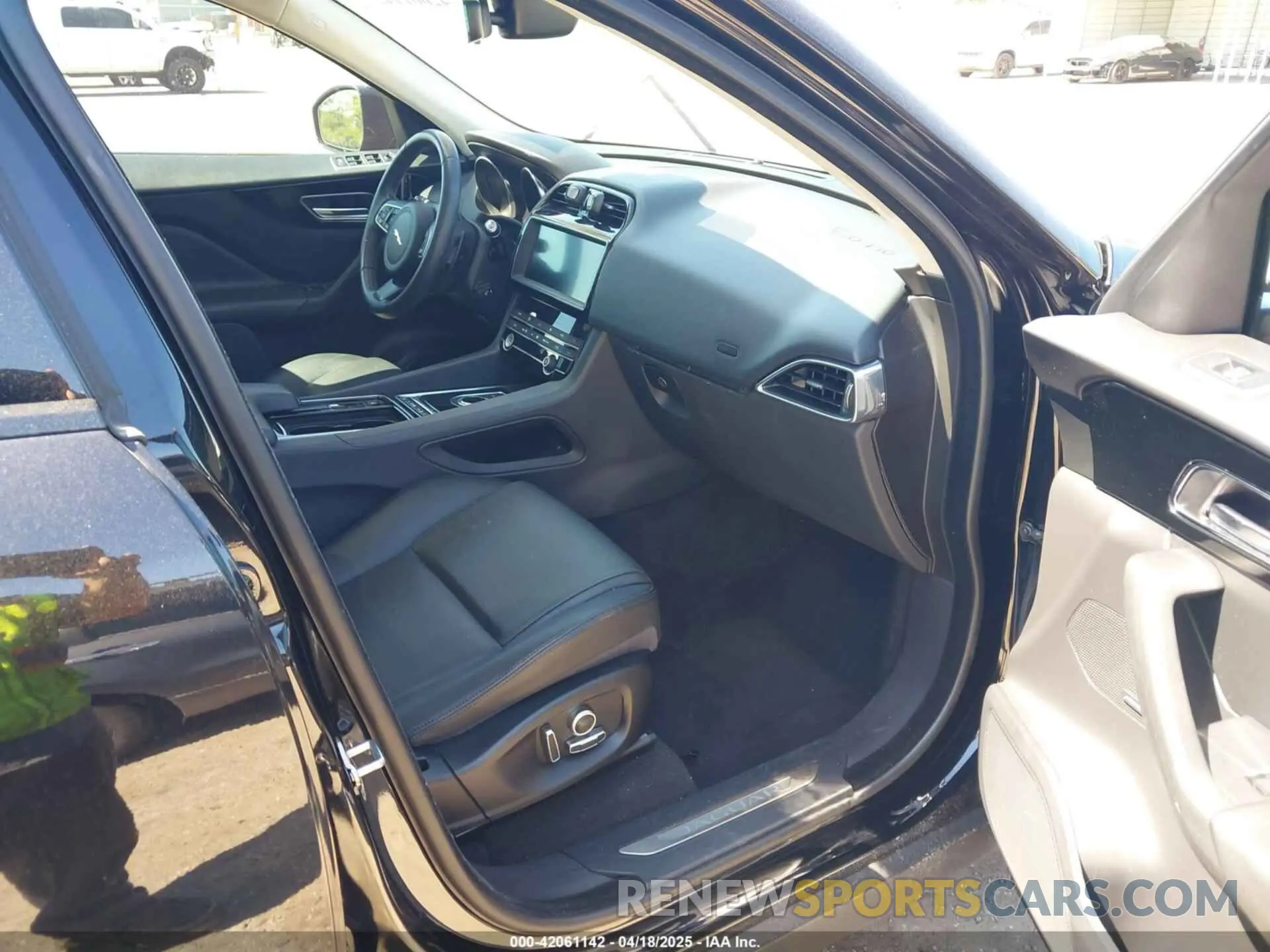 5 Photograph of a damaged car SADCJ2FX8LA632287 JAGUAR F-PACE 2020