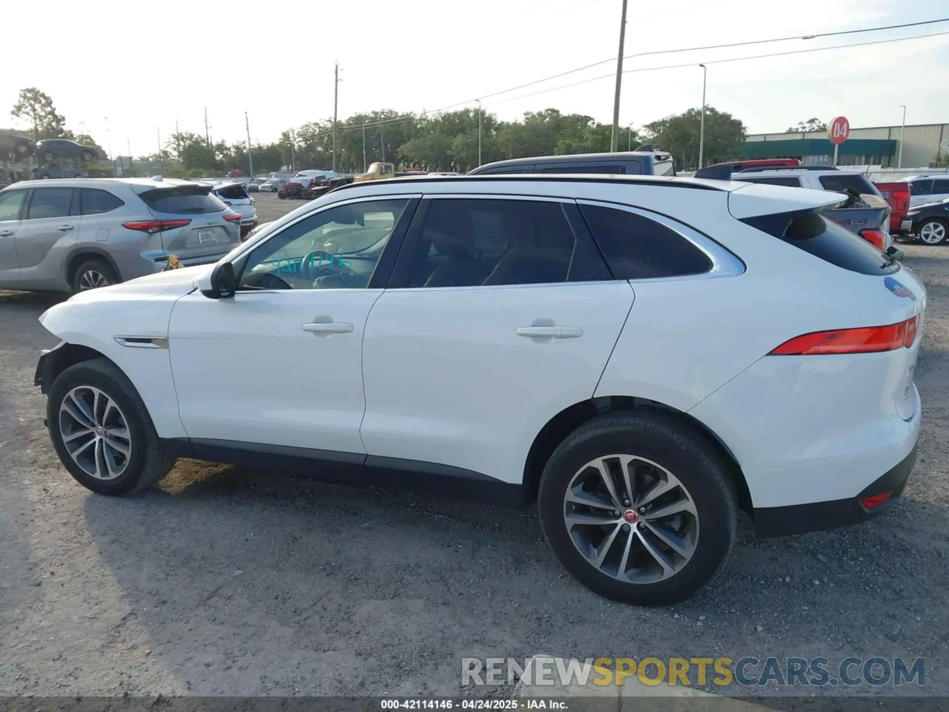 14 Photograph of a damaged car SADCJ2FXXLA631058 JAGUAR F-PACE 2020
