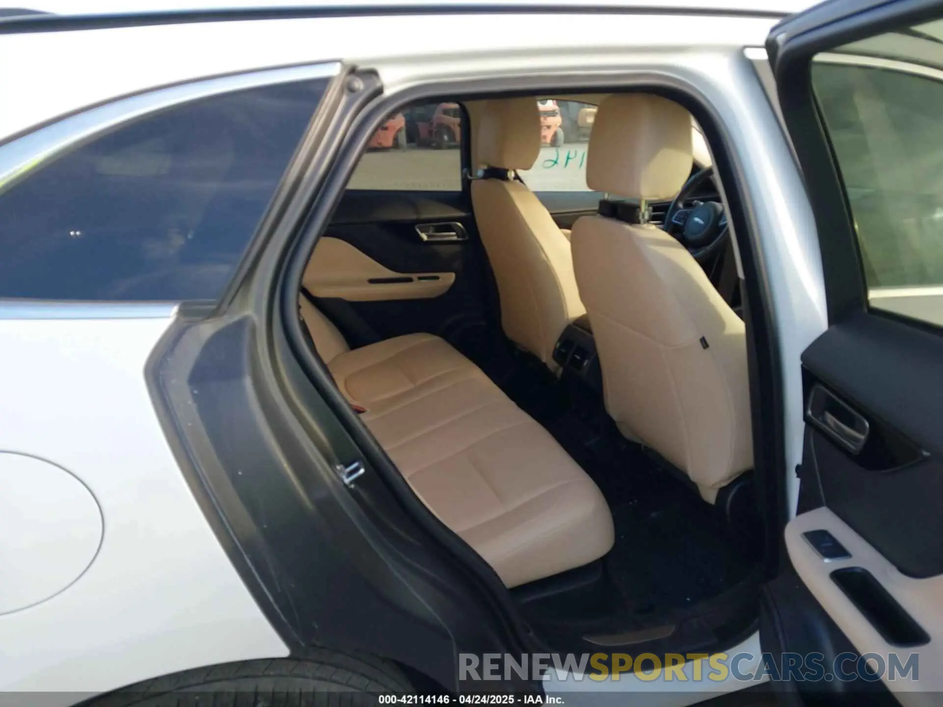 8 Photograph of a damaged car SADCJ2FXXLA631058 JAGUAR F-PACE 2020