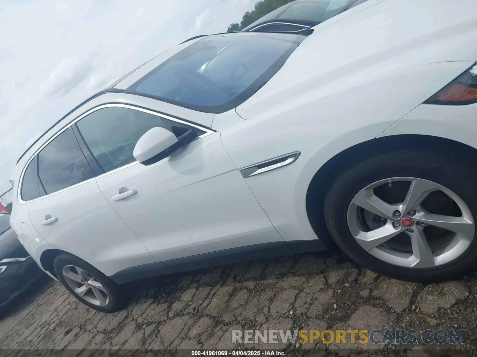 13 Photograph of a damaged car SADCJ2GX9LA630465 JAGUAR F-PACE 2020