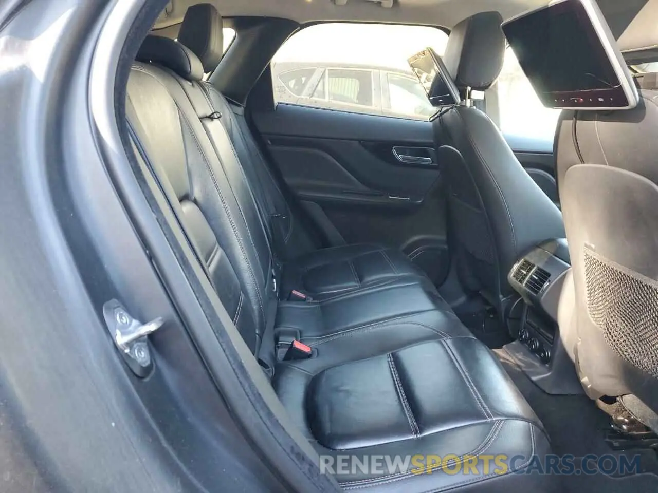 11 Photograph of a damaged car SADCK2FX9LA637639 JAGUAR F-PACE 2020