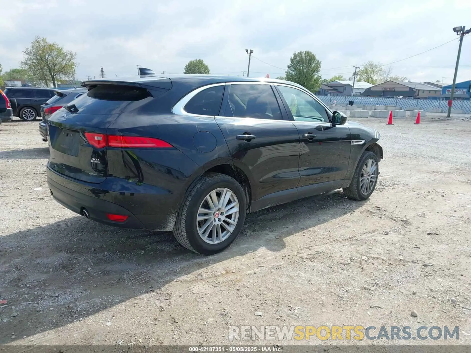 4 Photograph of a damaged car SADCK2GX1LA638590 JAGUAR F-PACE 2020