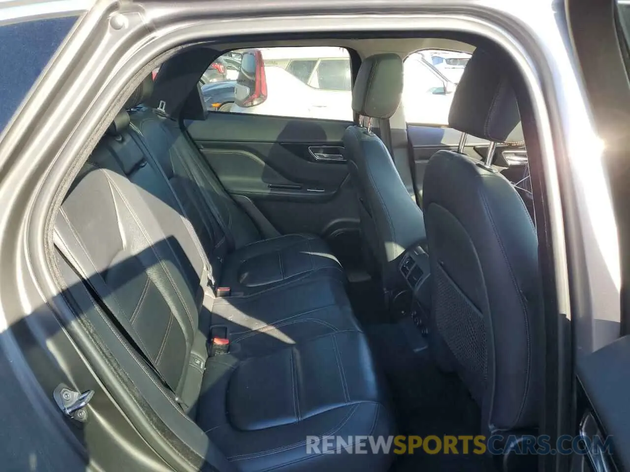 11 Photograph of a damaged car SADCK2GX2LA634581 JAGUAR F-PACE 2020