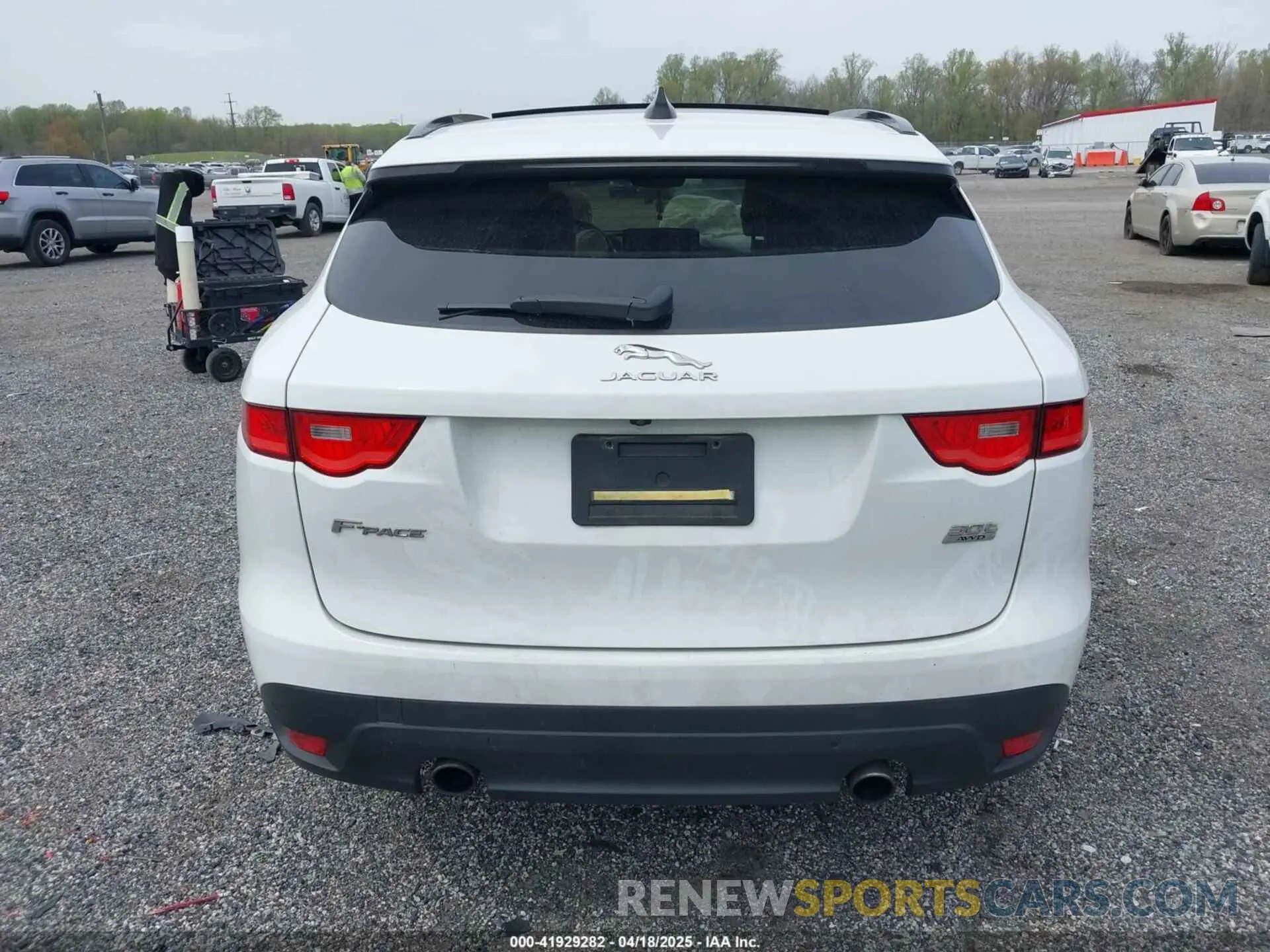 17 Photograph of a damaged car SADCK2GX7LA647309 JAGUAR F-PACE 2020