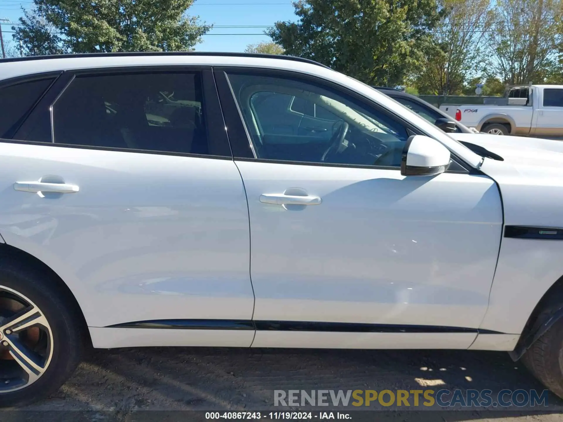13 Photograph of a damaged car SADCL2FX0LA632472 JAGUAR F-PACE 2020