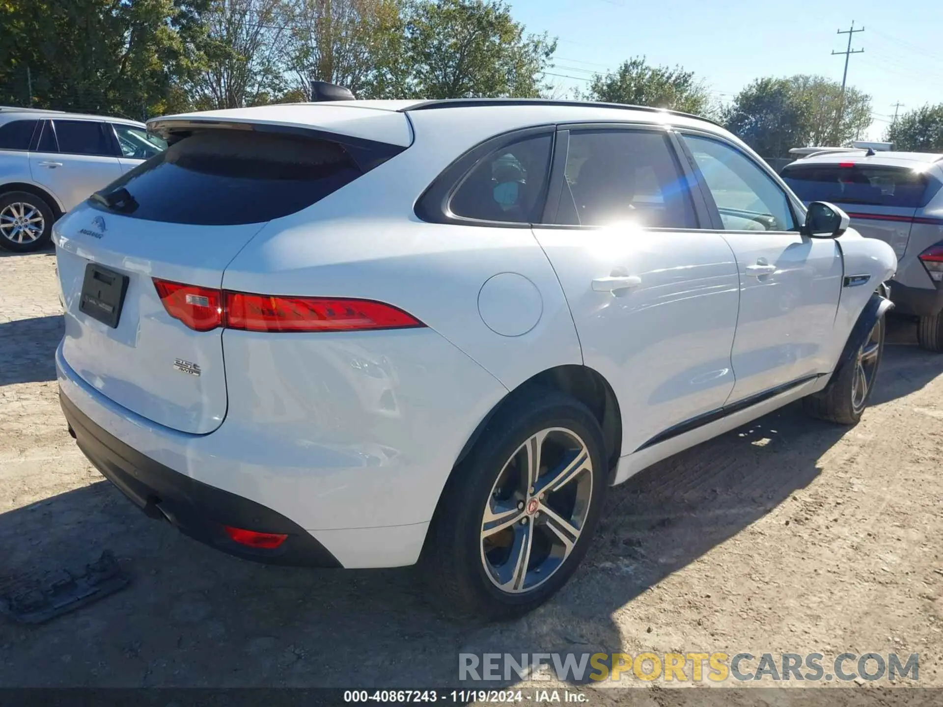 4 Photograph of a damaged car SADCL2FX0LA632472 JAGUAR F-PACE 2020