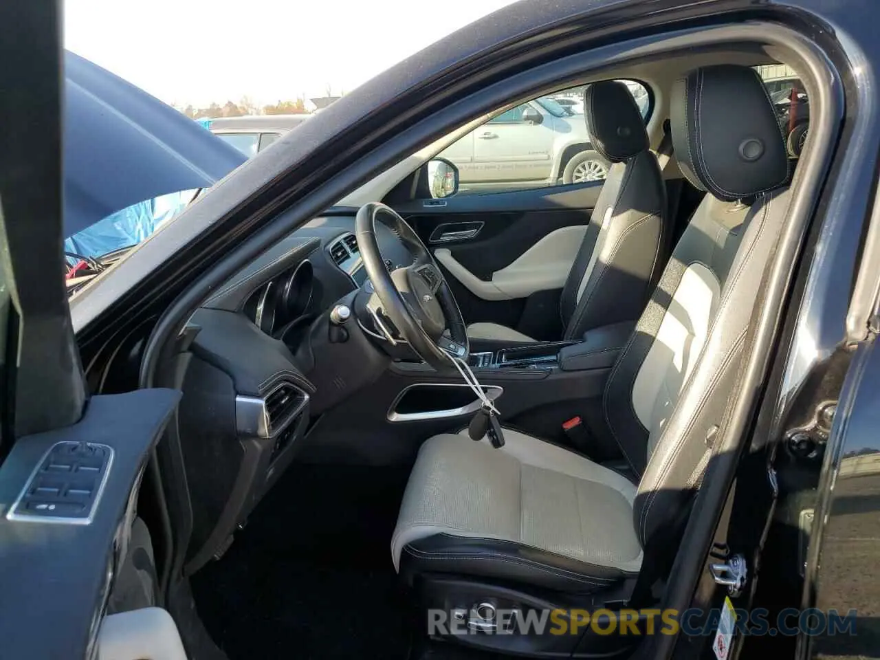7 Photograph of a damaged car SADCL2FX1LA636658 JAGUAR F-PACE 2020