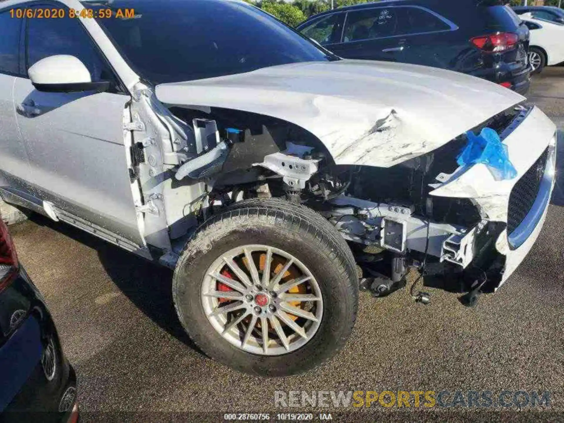 13 Photograph of a damaged car SADCM2FV0LA639322 JAGUAR F-PACE 2020