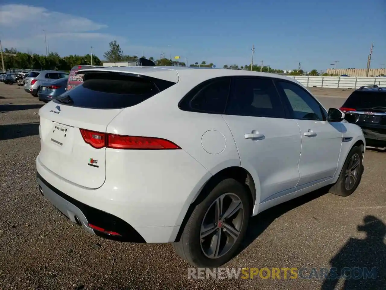 4 Photograph of a damaged car SADCM2FV1LA636333 JAGUAR F-PACE 2020