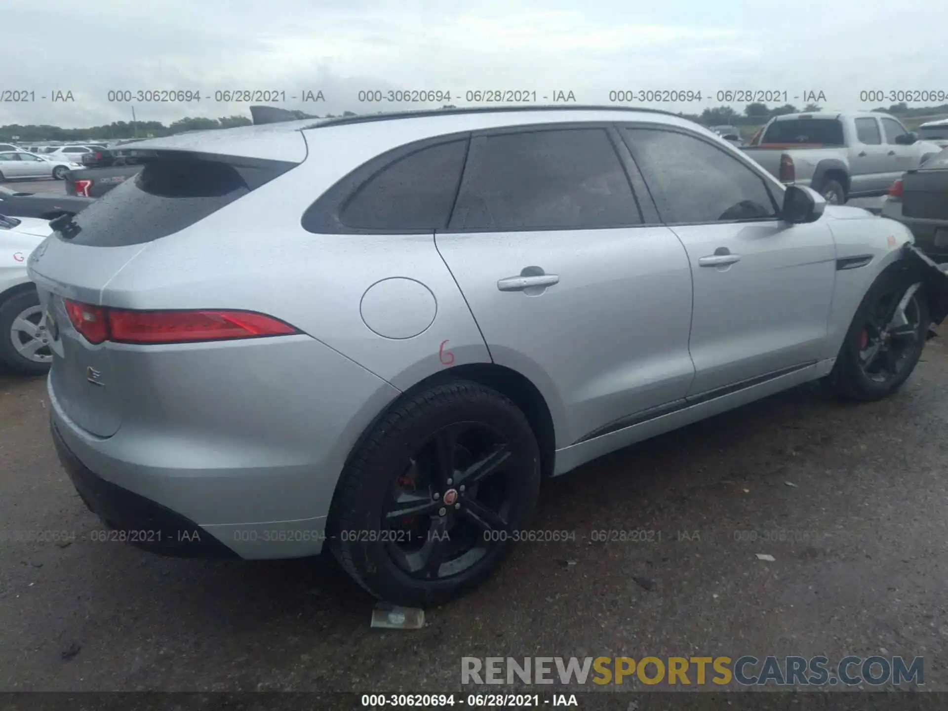 4 Photograph of a damaged car SADCM2FV3LA655644 JAGUAR F-PACE 2020