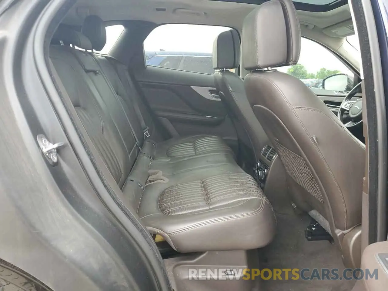 11 Photograph of a damaged car SADCN2GX4LA624917 JAGUAR F-PACE 2020