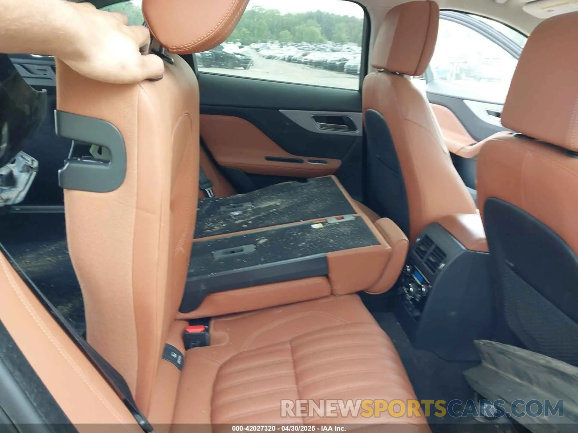 8 Photograph of a damaged car SADCN2GX7LA620263 JAGUAR F-PACE 2020