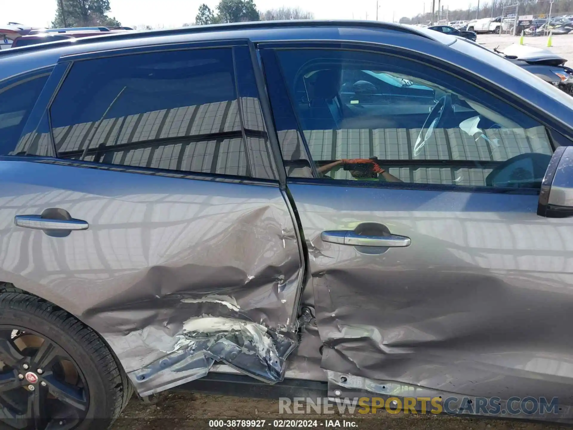 14 Photograph of a damaged car SADCP2FX5LA648476 JAGUAR F-PACE 2020