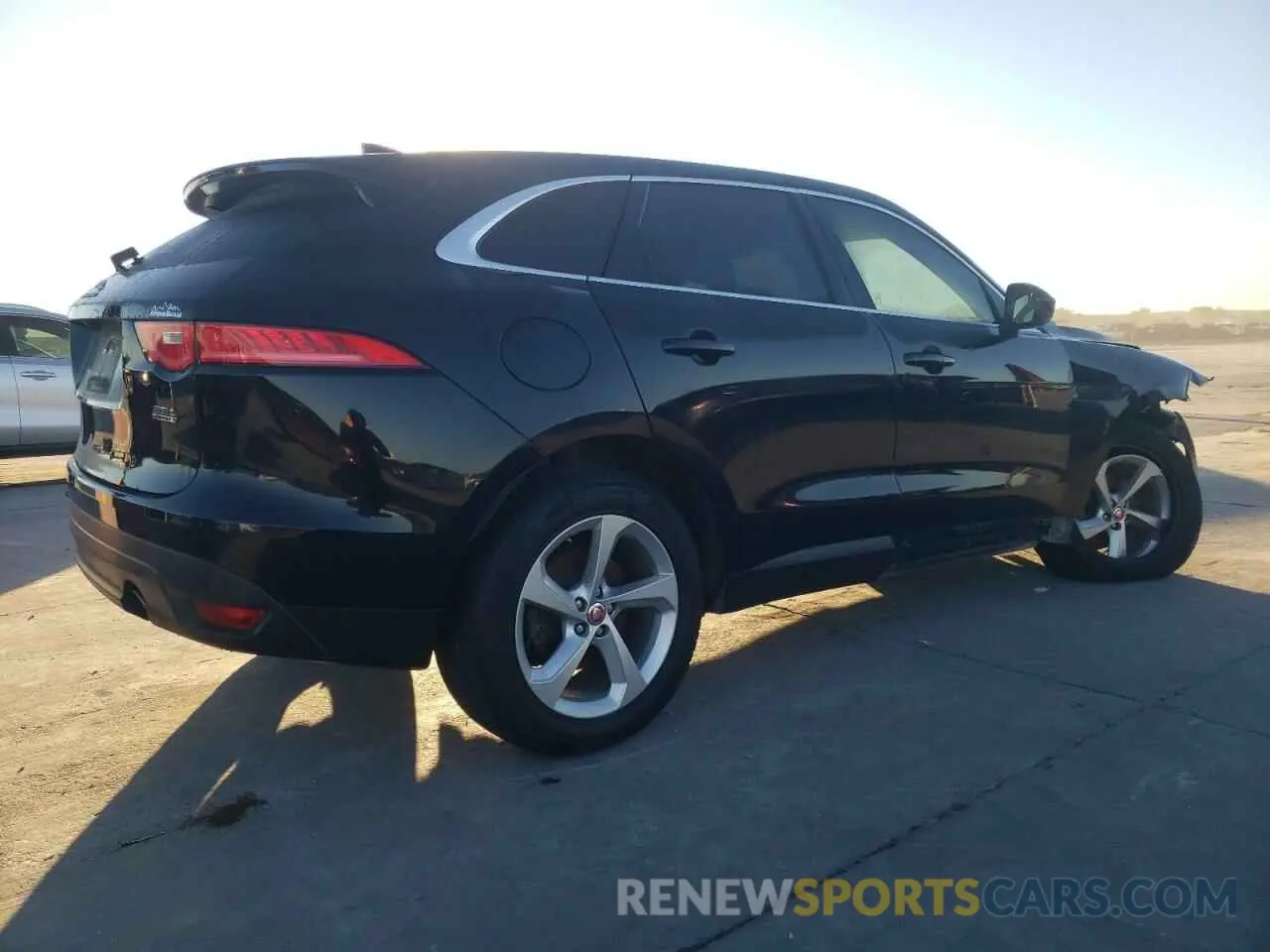 3 Photograph of a damaged car SADCS2FX1LA640681 JAGUAR F-PACE 2020