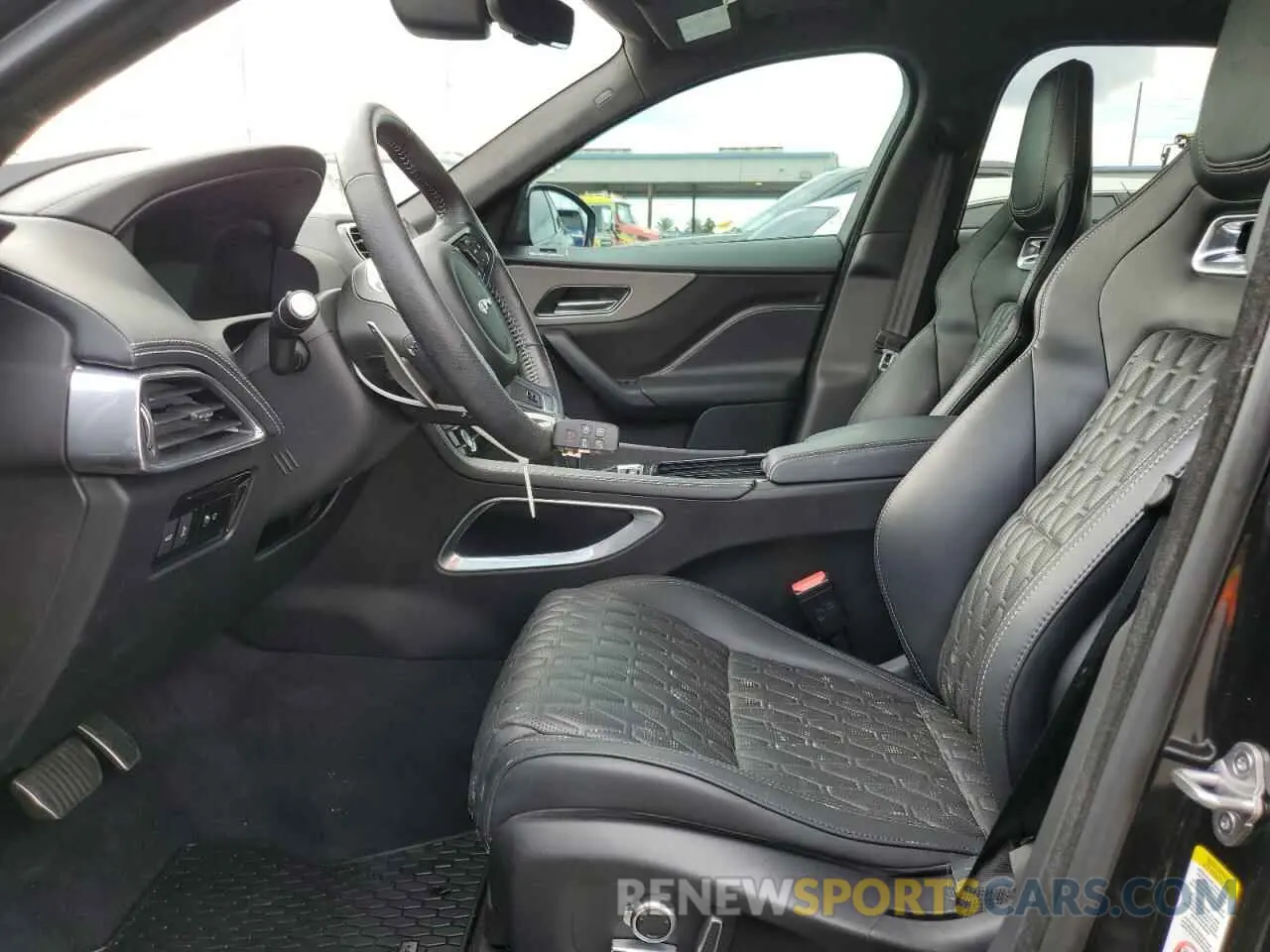 7 Photograph of a damaged car SADCZ2EE5LA660248 JAGUAR F-PACE 2020