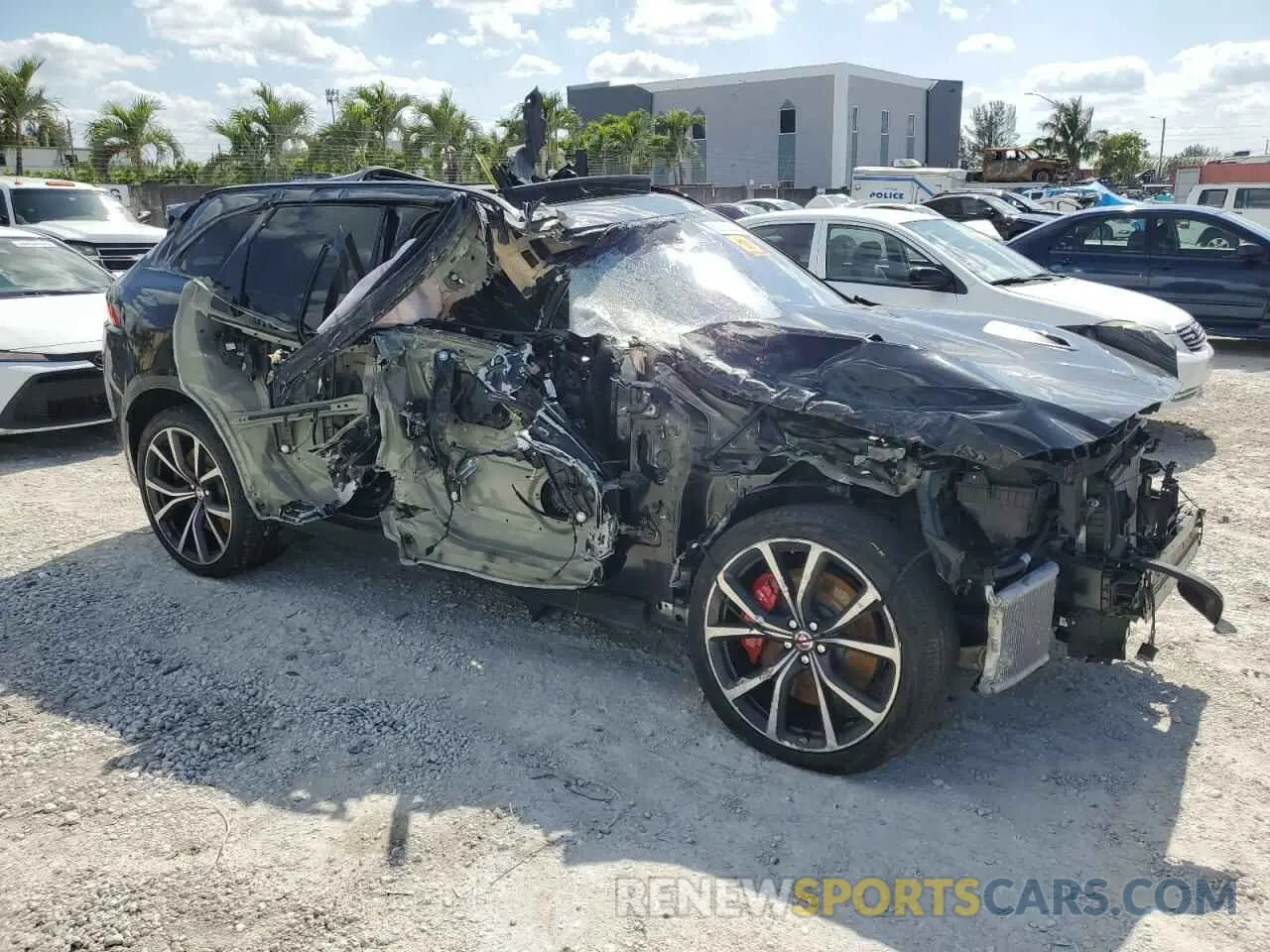 4 Photograph of a damaged car SADCZ2EE9LA619203 JAGUAR F-PACE 2020
