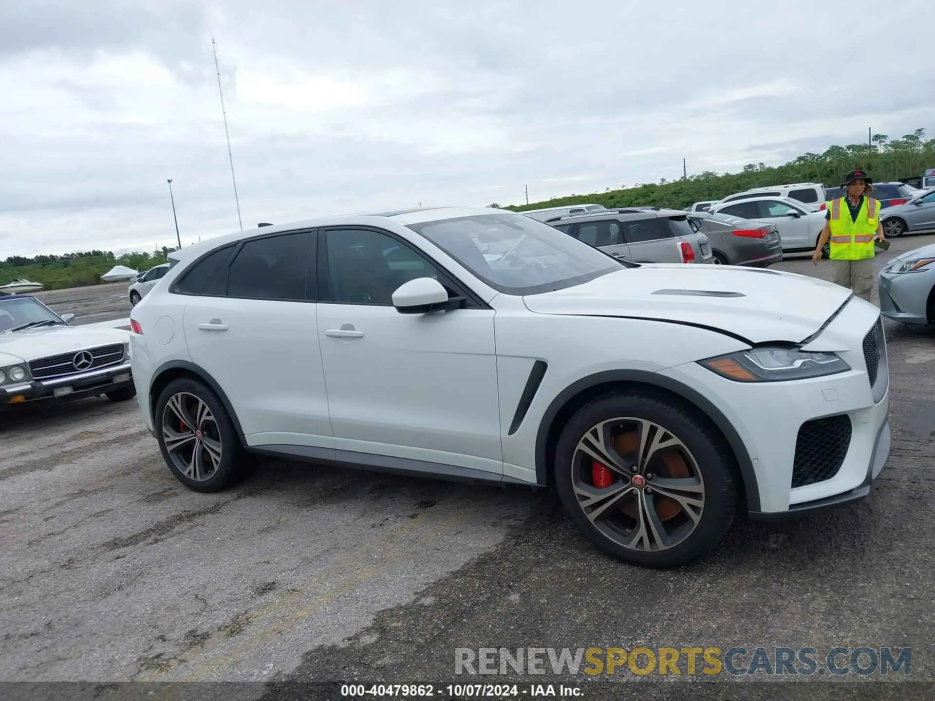 13 Photograph of a damaged car SADCZ2EE9LA627415 JAGUAR F-PACE 2020