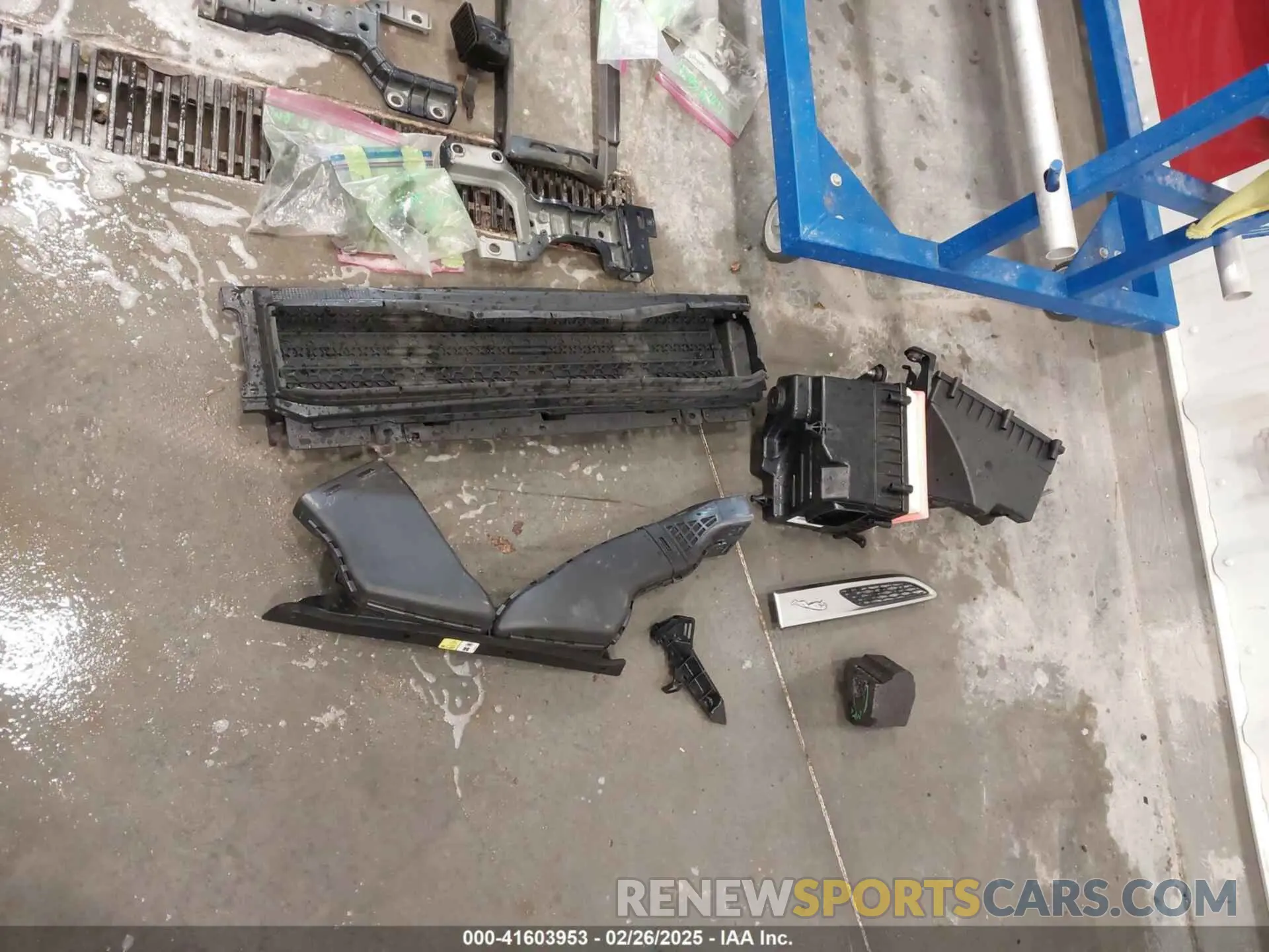 19 Photograph of a damaged car SADCJ2EU0MA680777 JAGUAR F-PACE 2021