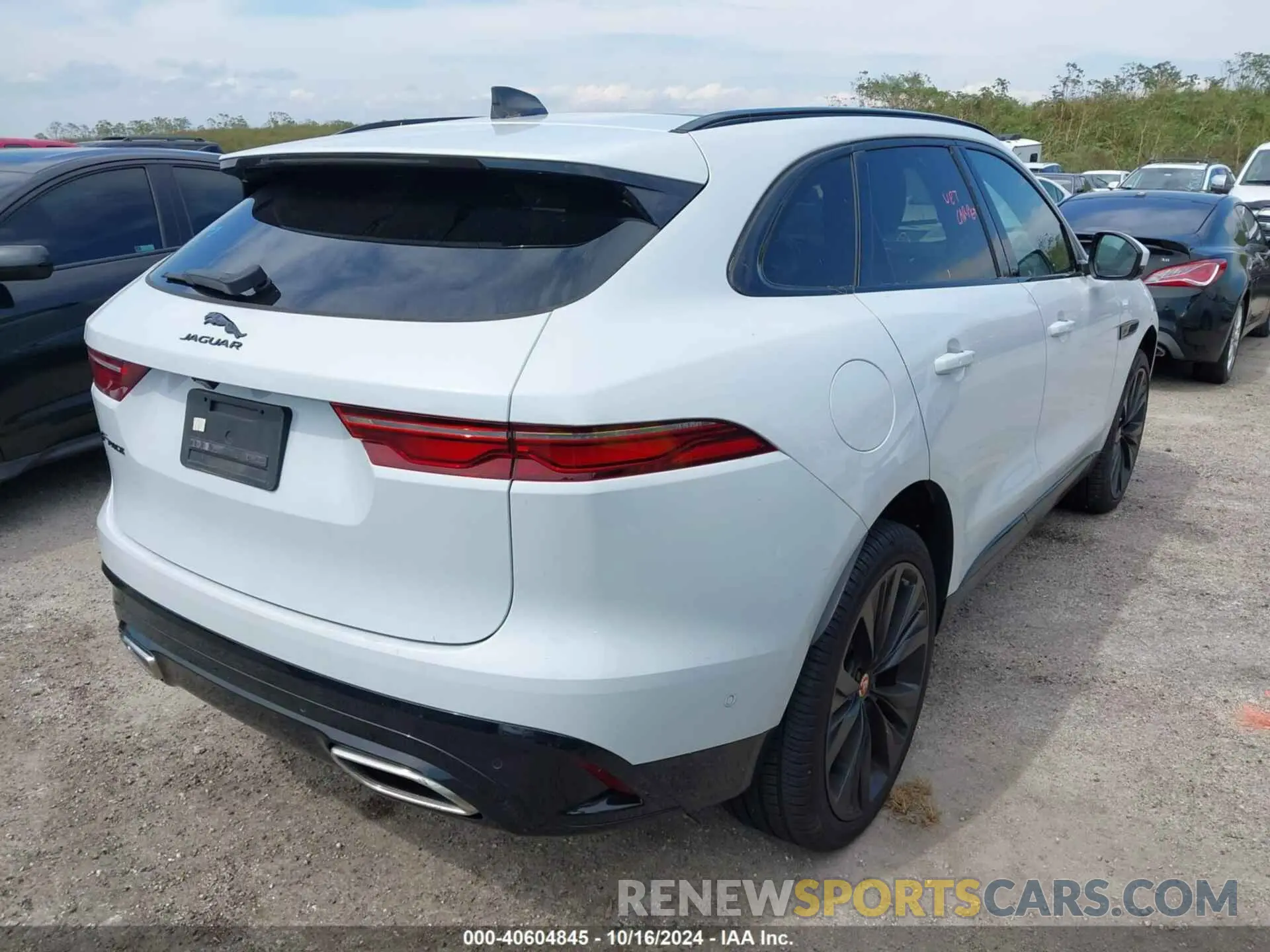 4 Photograph of a damaged car SADCJ2EU6MA686826 JAGUAR F-PACE 2021