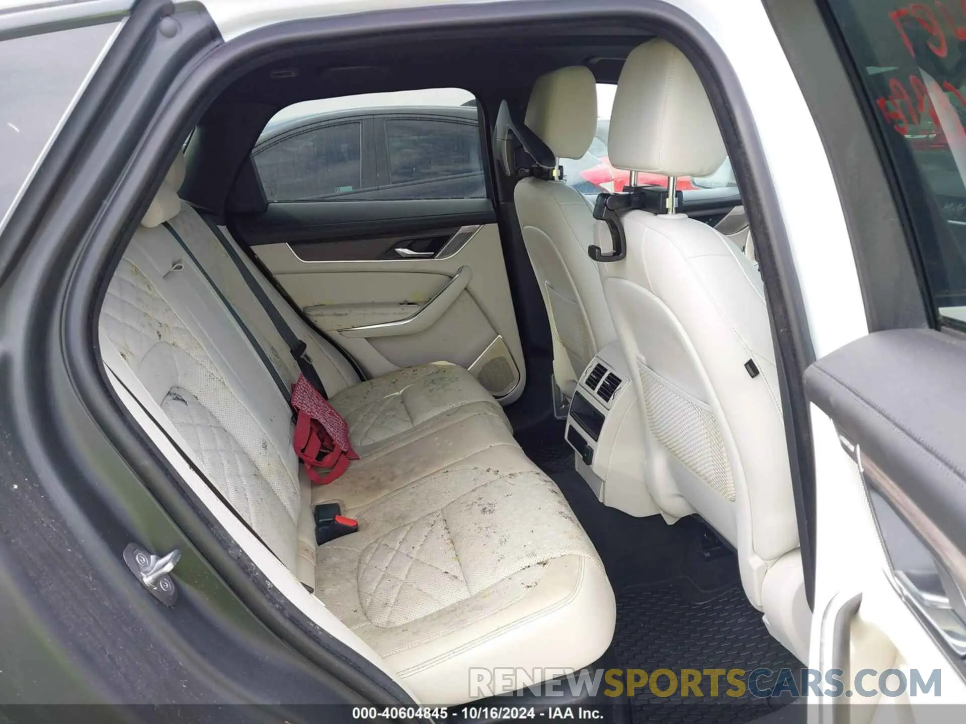 8 Photograph of a damaged car SADCJ2EU6MA686826 JAGUAR F-PACE 2021