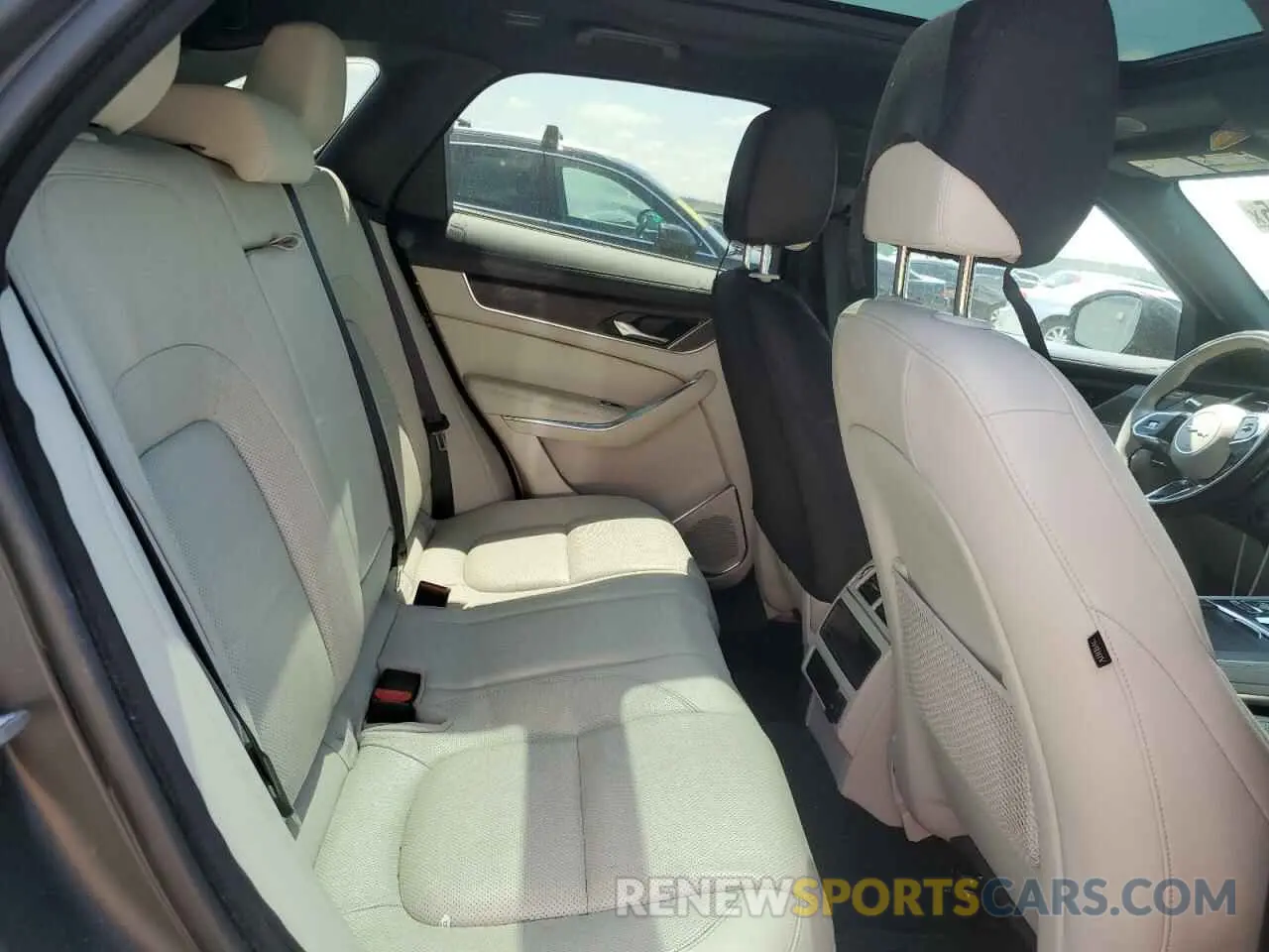 11 Photograph of a damaged car SADCJ2EU7MA668268 JAGUAR F-PACE 2021