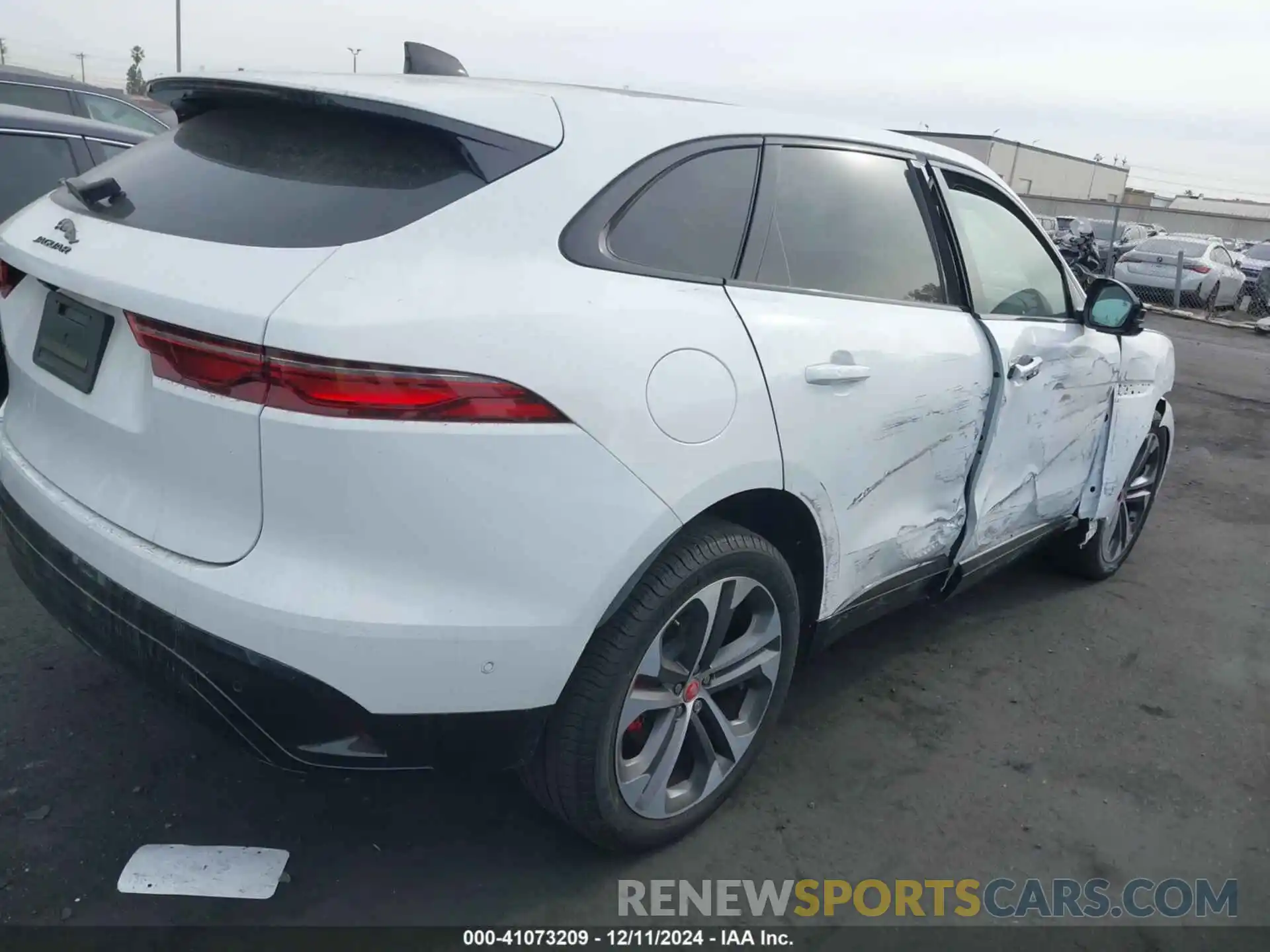 4 Photograph of a damaged car SADCJ2EX6MA681071 JAGUAR F-PACE 2021