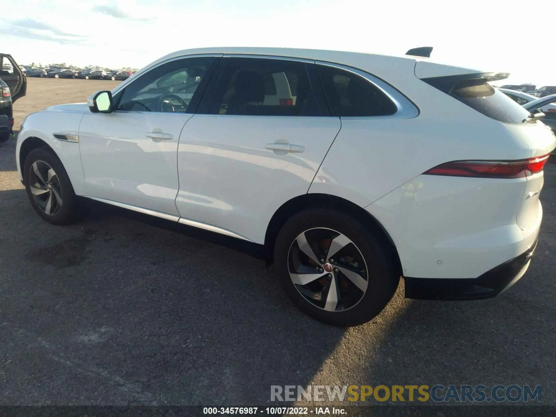 3 Photograph of a damaged car SADCJ2EX8MA664319 JAGUAR F-PACE 2021