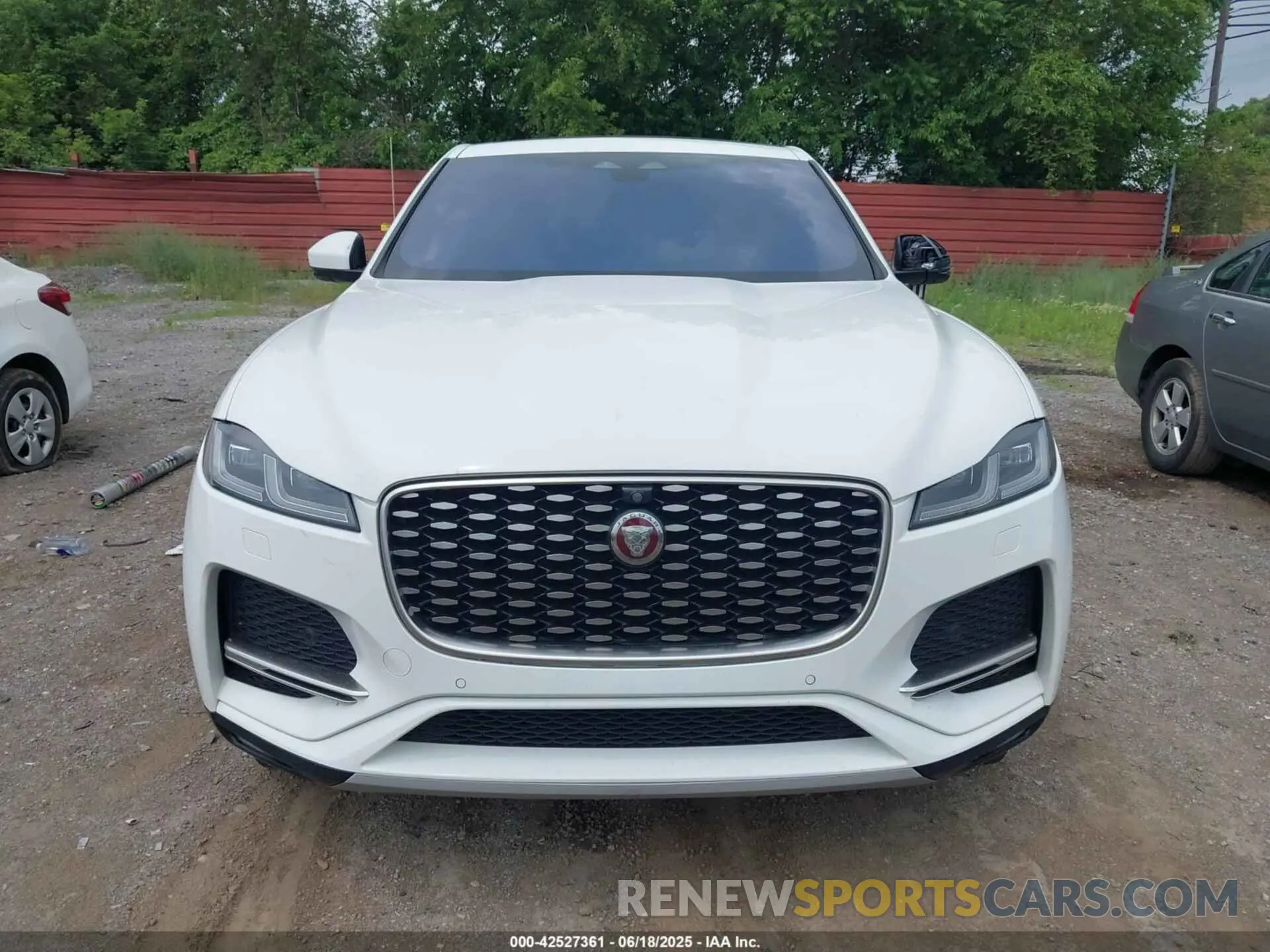 13 Photograph of a damaged car SADCJ2EXXMA668131 JAGUAR F-PACE 2021