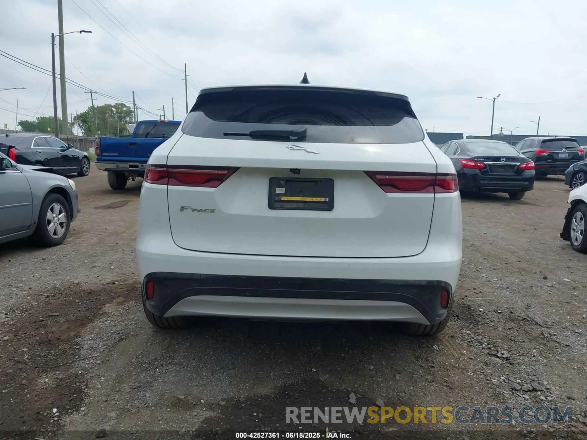 17 Photograph of a damaged car SADCJ2EXXMA668131 JAGUAR F-PACE 2021