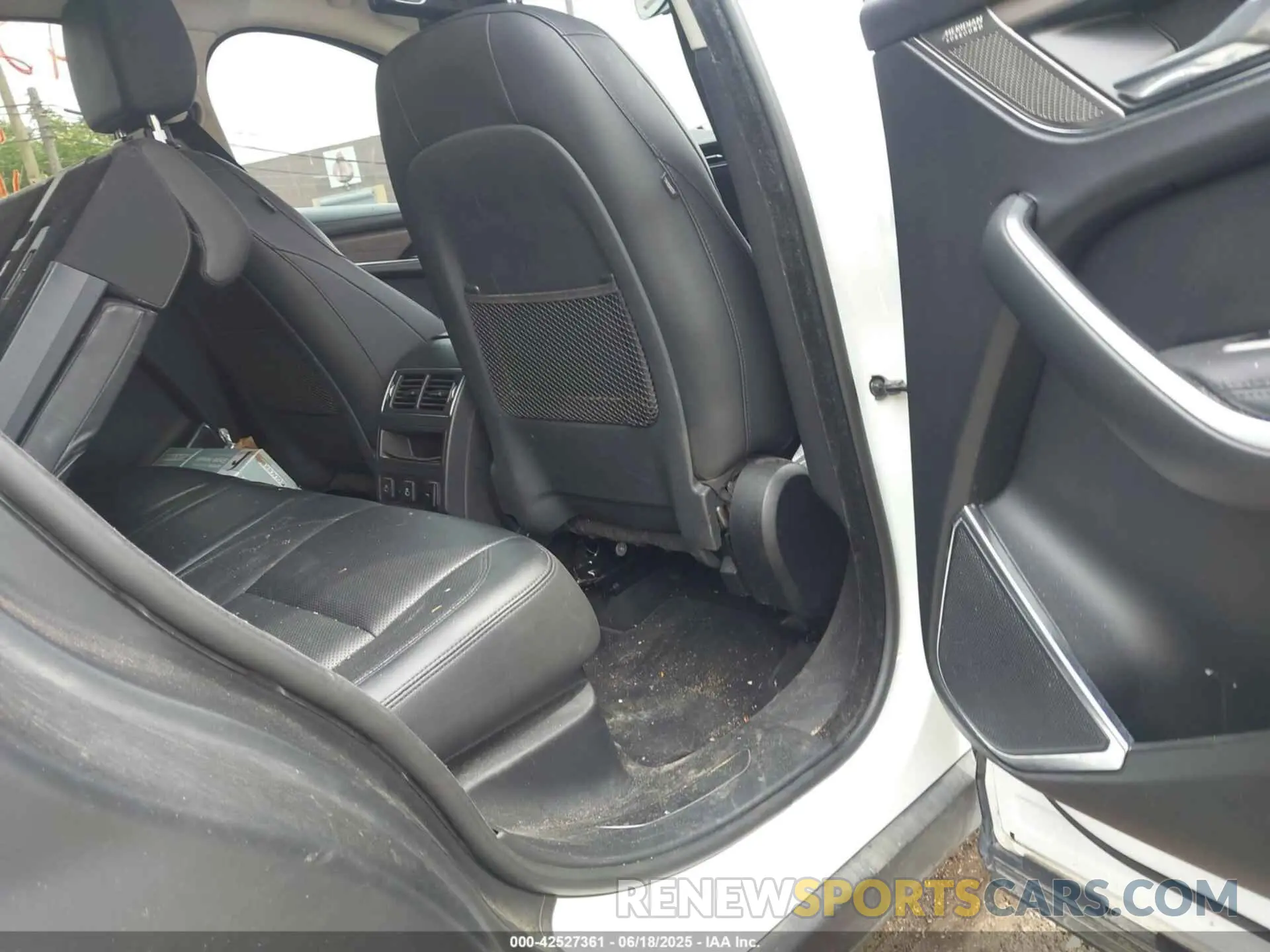 8 Photograph of a damaged car SADCJ2EXXMA668131 JAGUAR F-PACE 2021