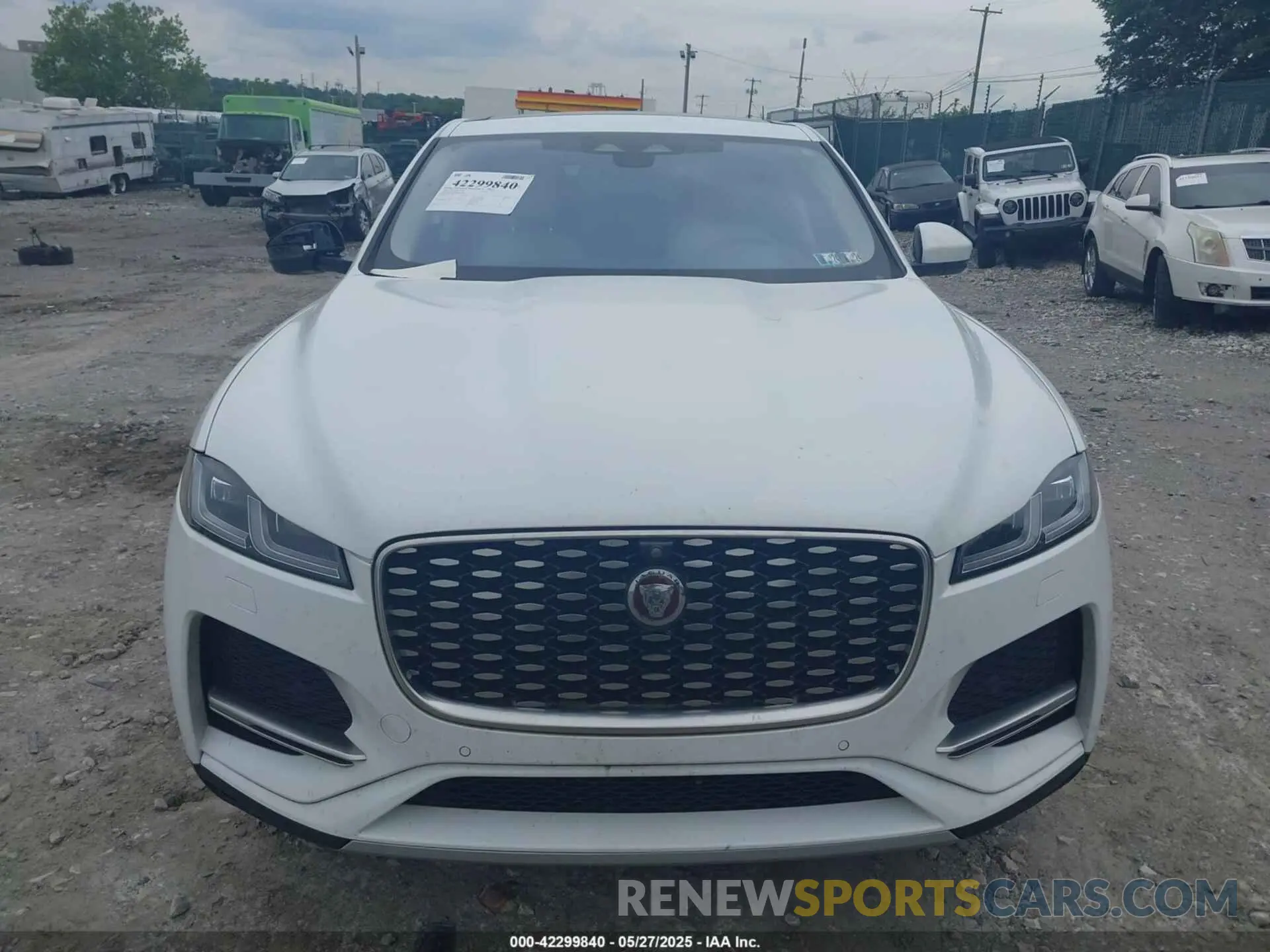12 Photograph of a damaged car SADCK2EX8MA674992 JAGUAR F-PACE 2021