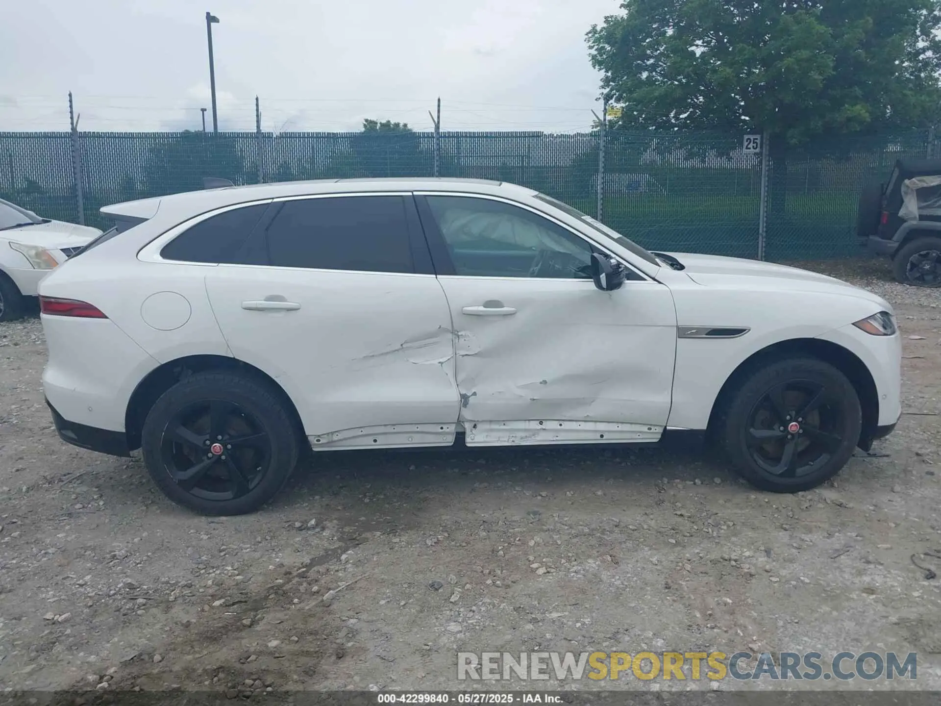 13 Photograph of a damaged car SADCK2EX8MA674992 JAGUAR F-PACE 2021