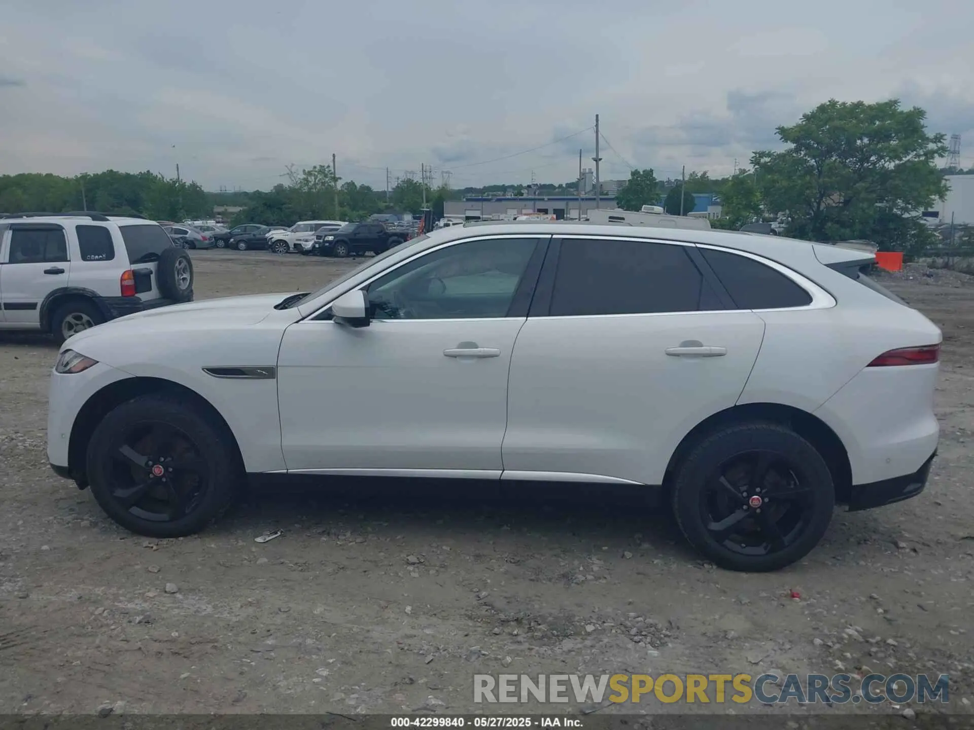 14 Photograph of a damaged car SADCK2EX8MA674992 JAGUAR F-PACE 2021