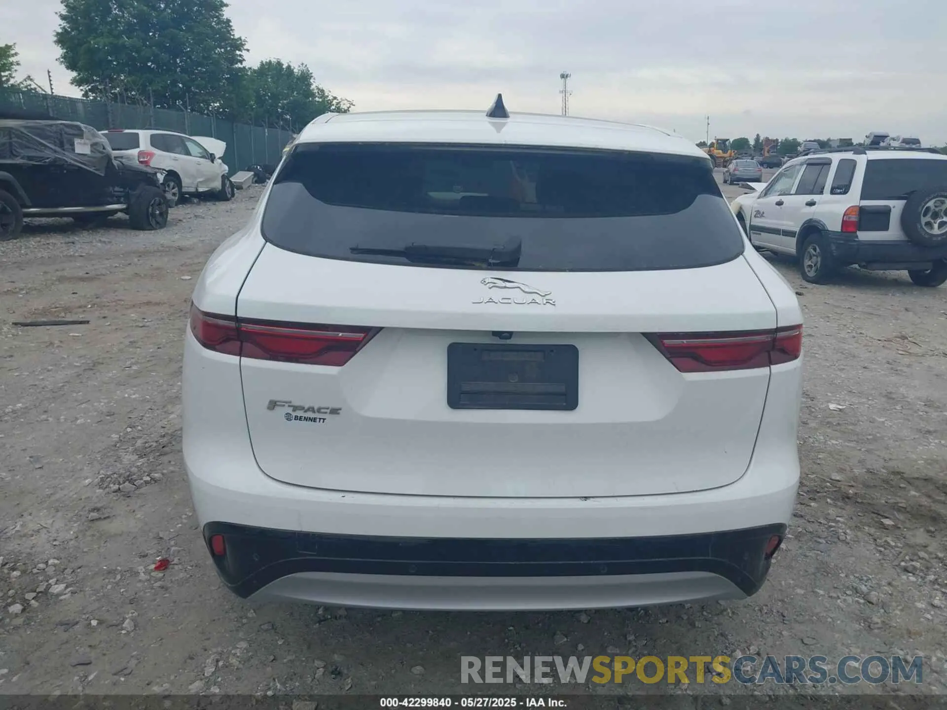 16 Photograph of a damaged car SADCK2EX8MA674992 JAGUAR F-PACE 2021
