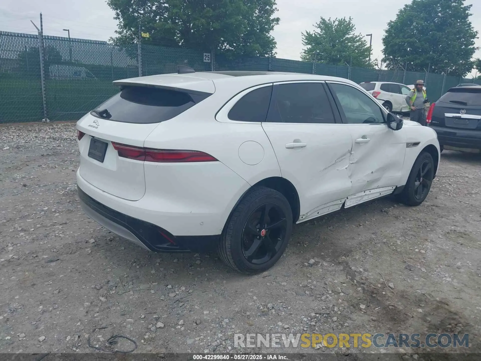 4 Photograph of a damaged car SADCK2EX8MA674992 JAGUAR F-PACE 2021