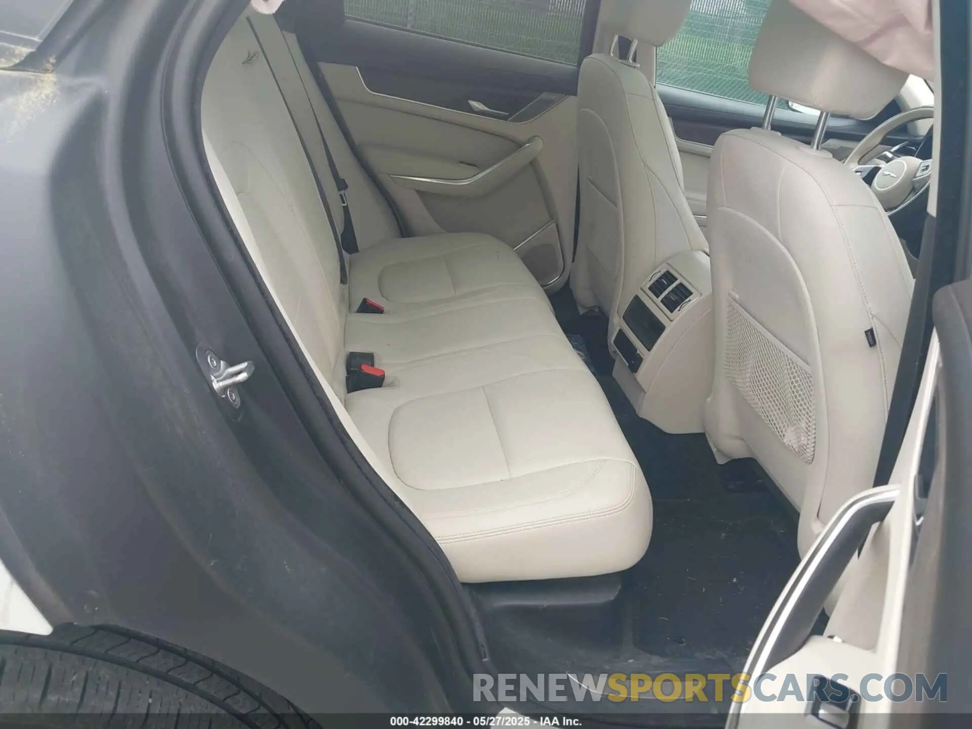 8 Photograph of a damaged car SADCK2EX8MA674992 JAGUAR F-PACE 2021