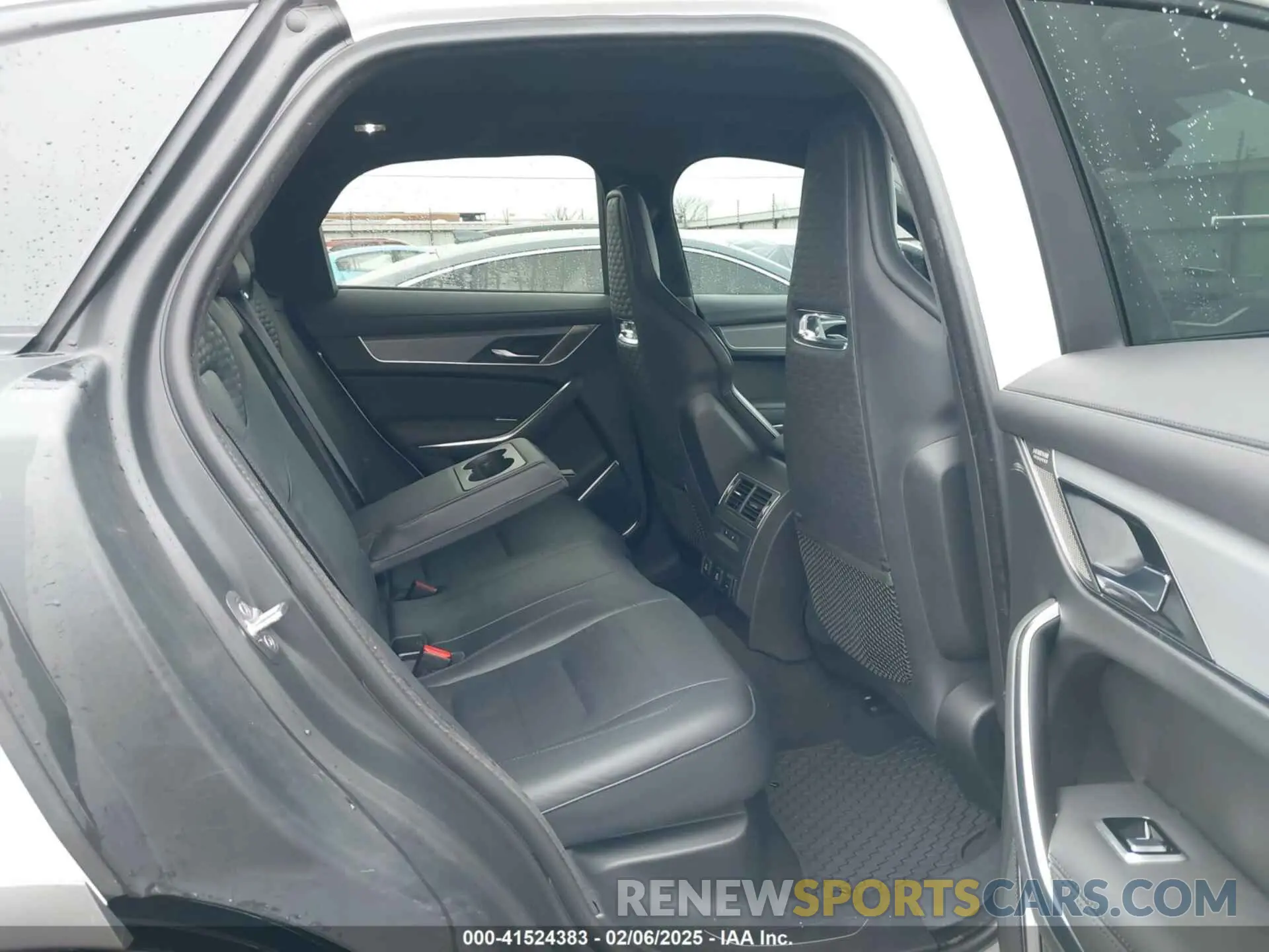 8 Photograph of a damaged car SADCZ2EE0MA688864 JAGUAR F-PACE 2021