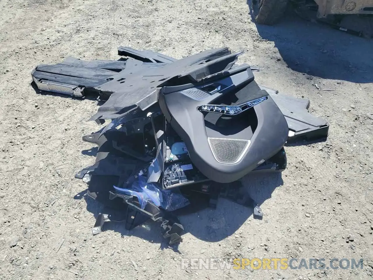 12 Photograph of a damaged car SADCZ2EE3MA681181 JAGUAR F-PACE 2021