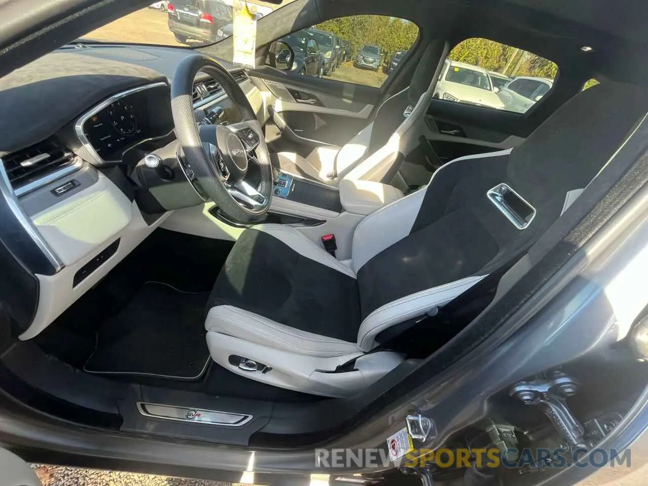 8 Photograph of a damaged car SADCZ2EE6MA679456 JAGUAR F-PACE 2021