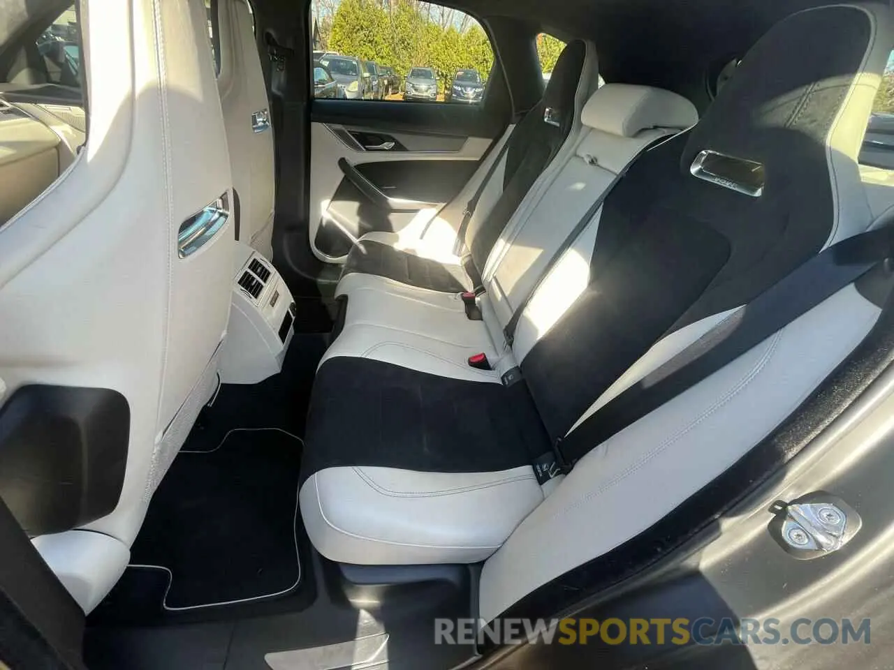 9 Photograph of a damaged car SADCZ2EE6MA679456 JAGUAR F-PACE 2021