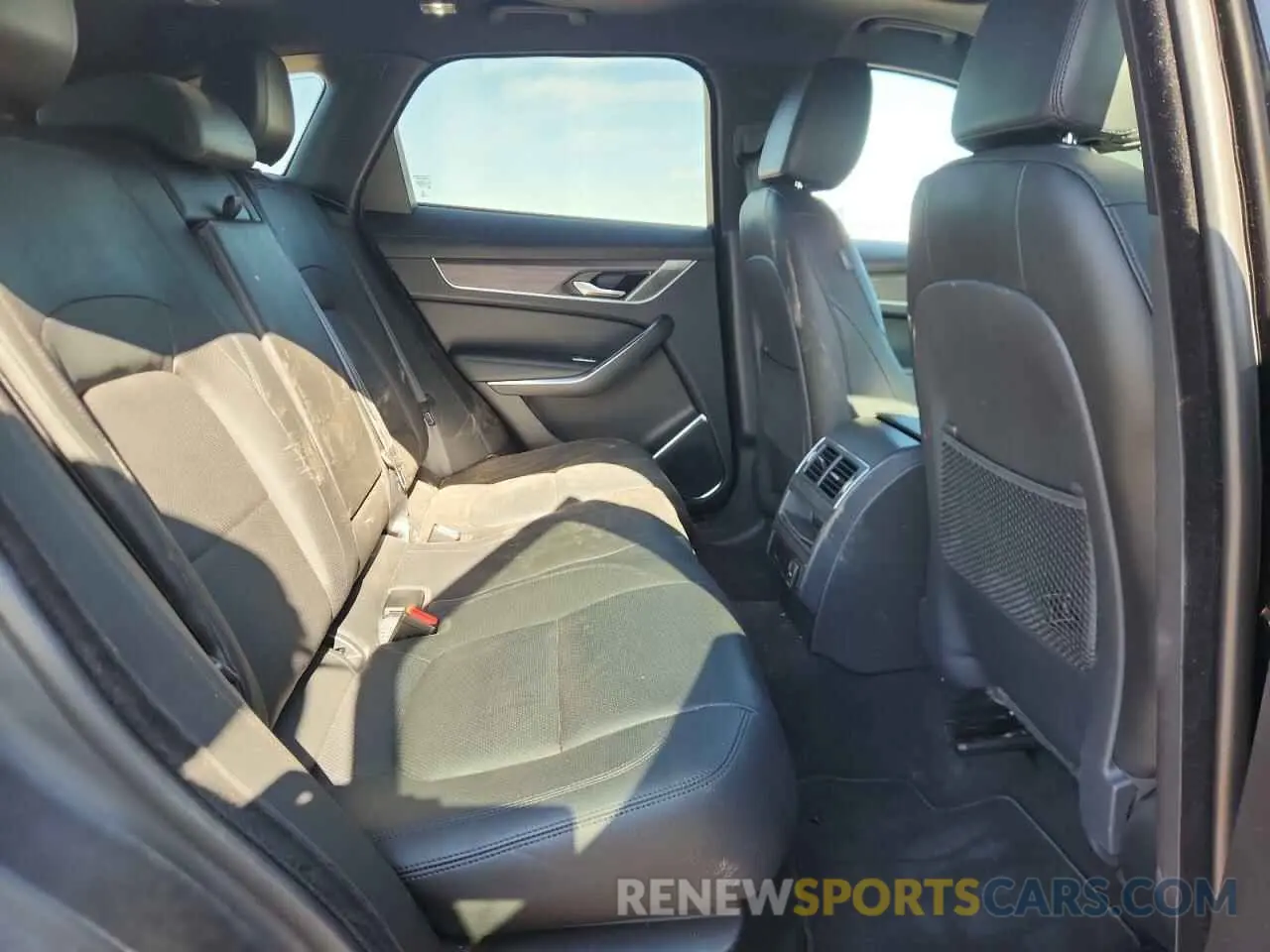 11 Photograph of a damaged car SADCJ2EX1NA692111 JAGUAR F-PACE 2022