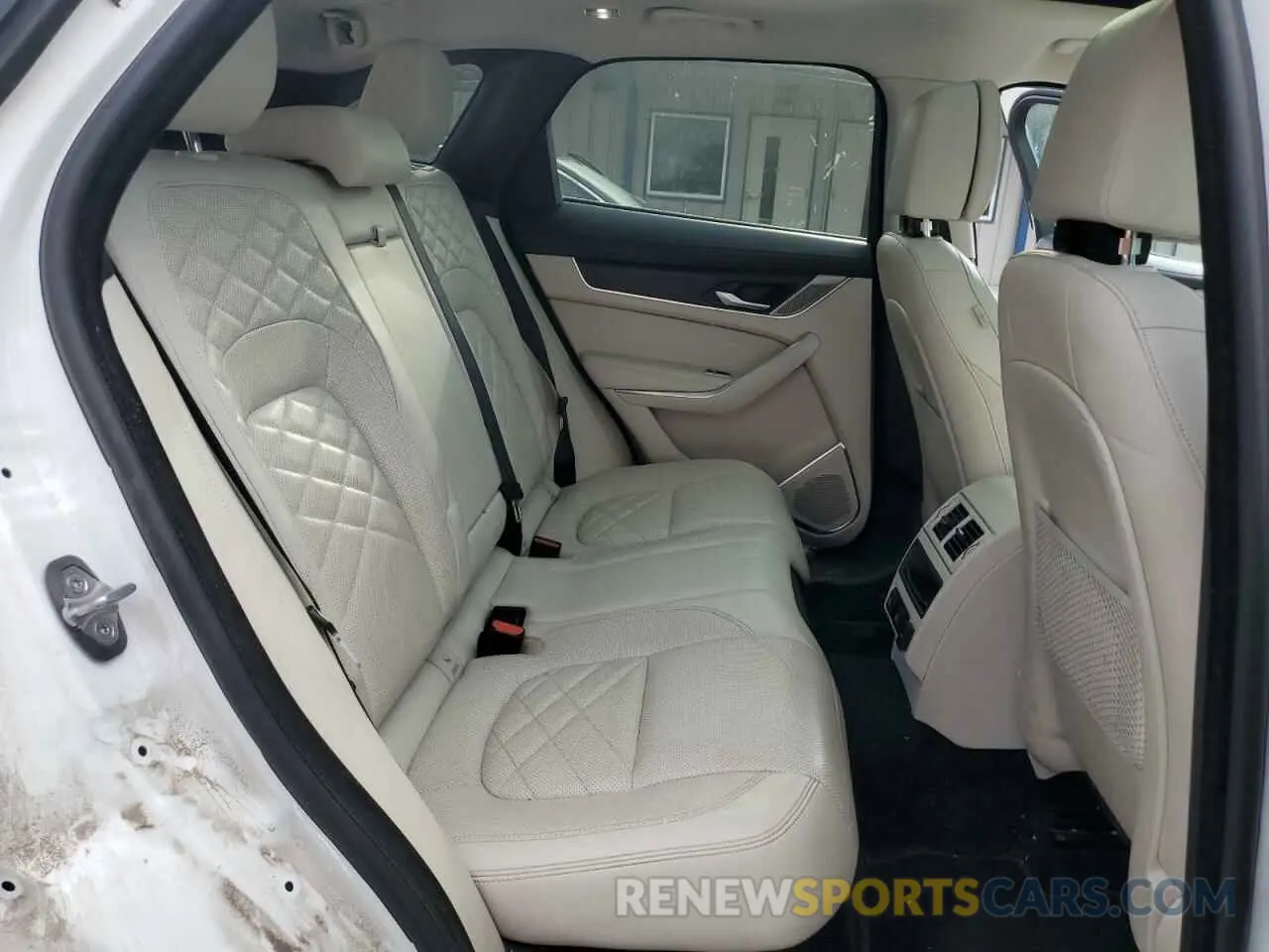 11 Photograph of a damaged car SADCJ2EX3NA689792 JAGUAR F-PACE 2022
