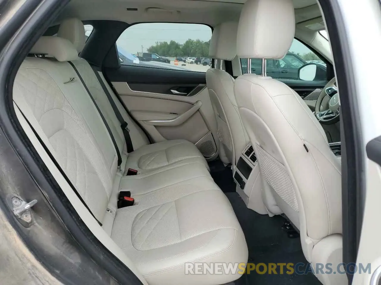 11 Photograph of a damaged car SADCJ2EX6NA702096 JAGUAR F-PACE 2022