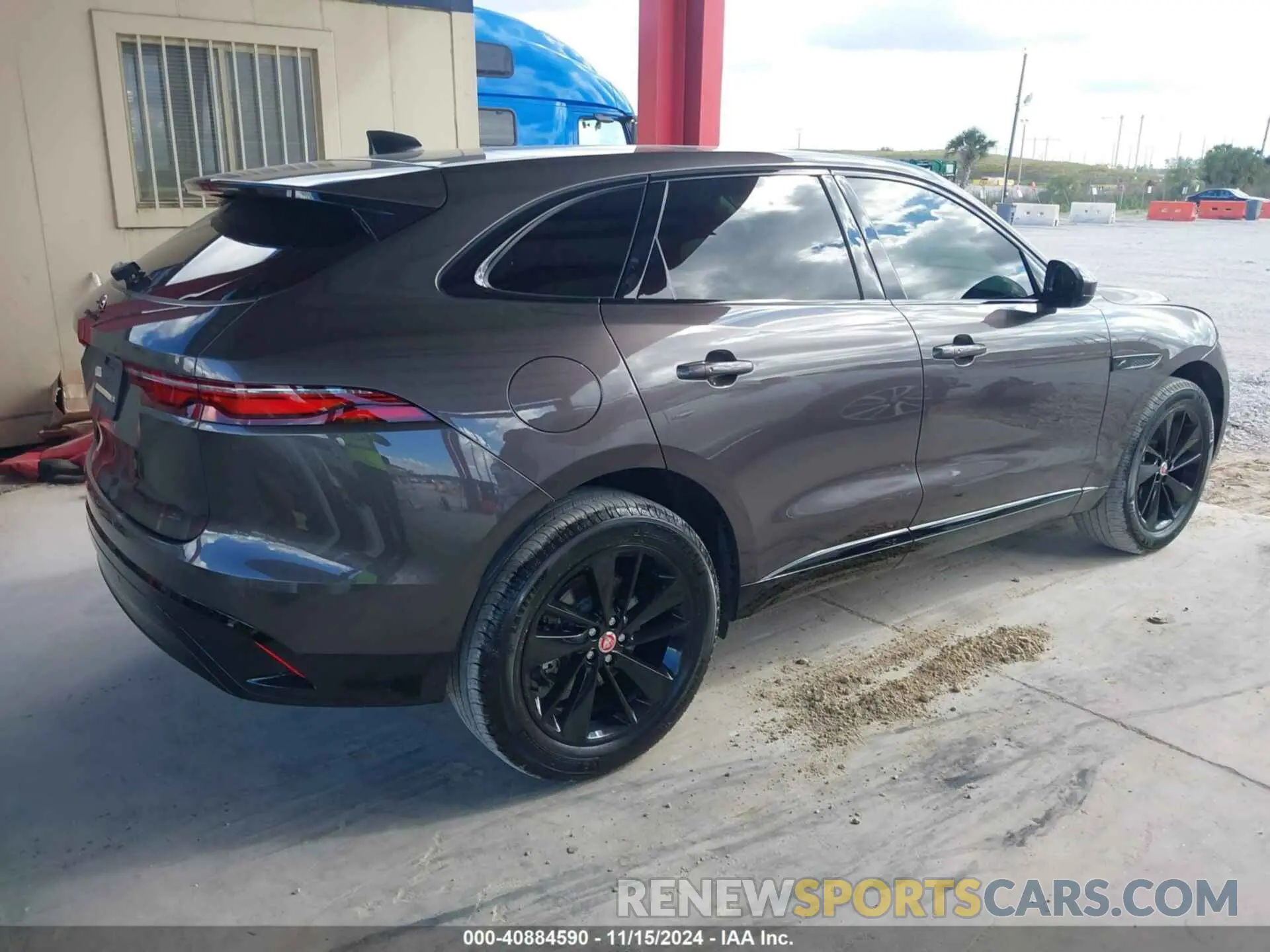4 Photograph of a damaged car SADCJ2EX7NA697684 JAGUAR F-PACE 2022
