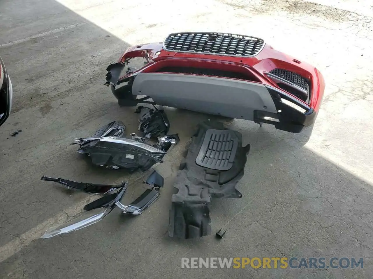 12 Photograph of a damaged car SADCJ2EXXNA689658 JAGUAR F-PACE 2022