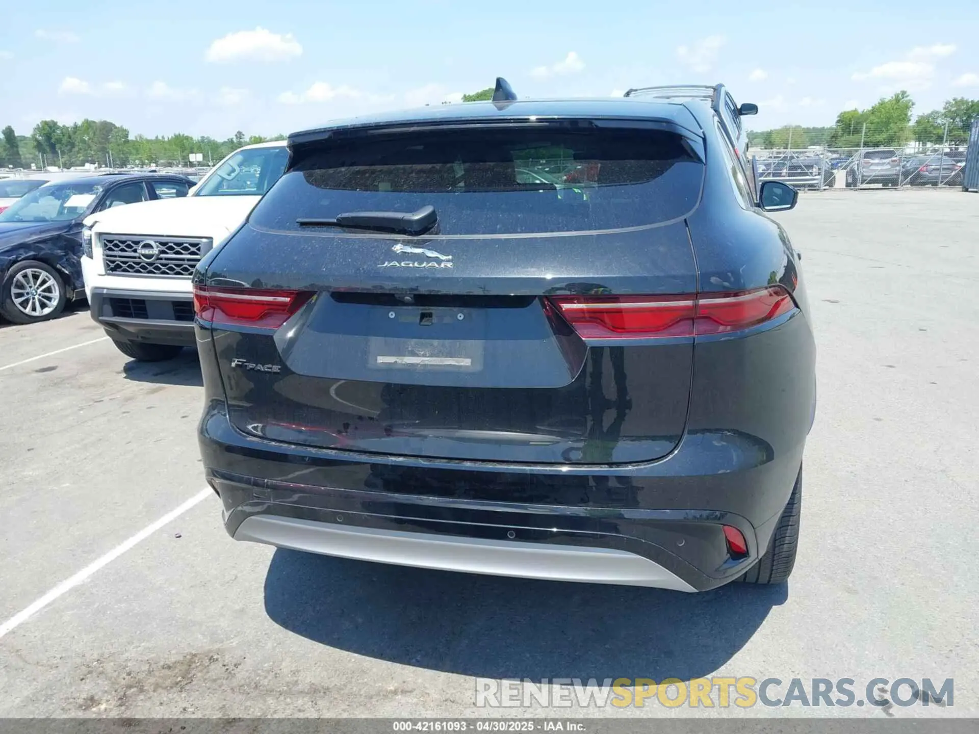16 Photograph of a damaged car SADCJ2EXXNA689739 JAGUAR F-PACE 2022
