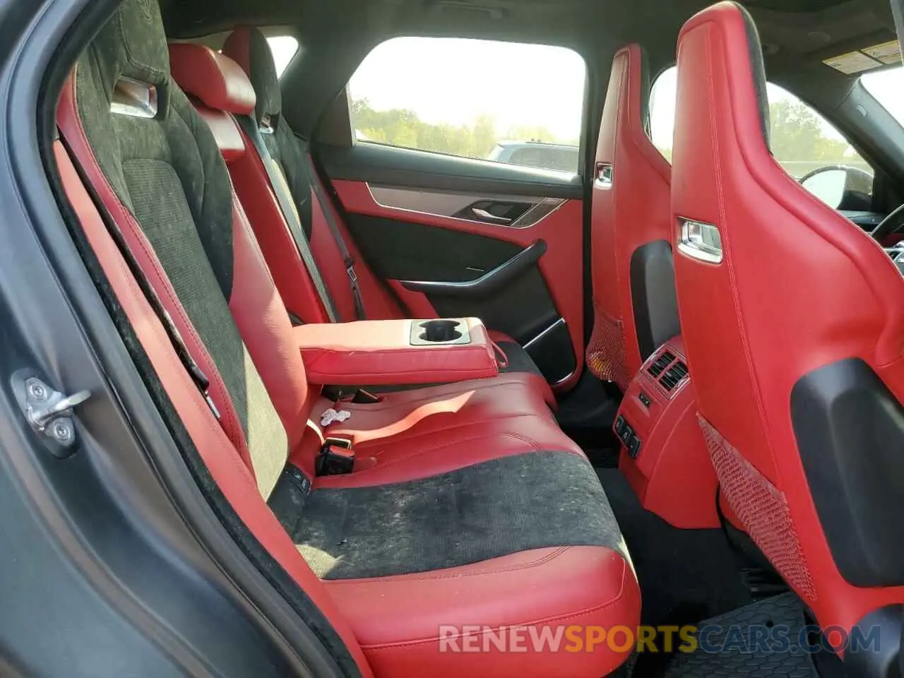 10 Photograph of a damaged car SADCZ2EE5NA693527 JAGUAR F-PACE 2022
